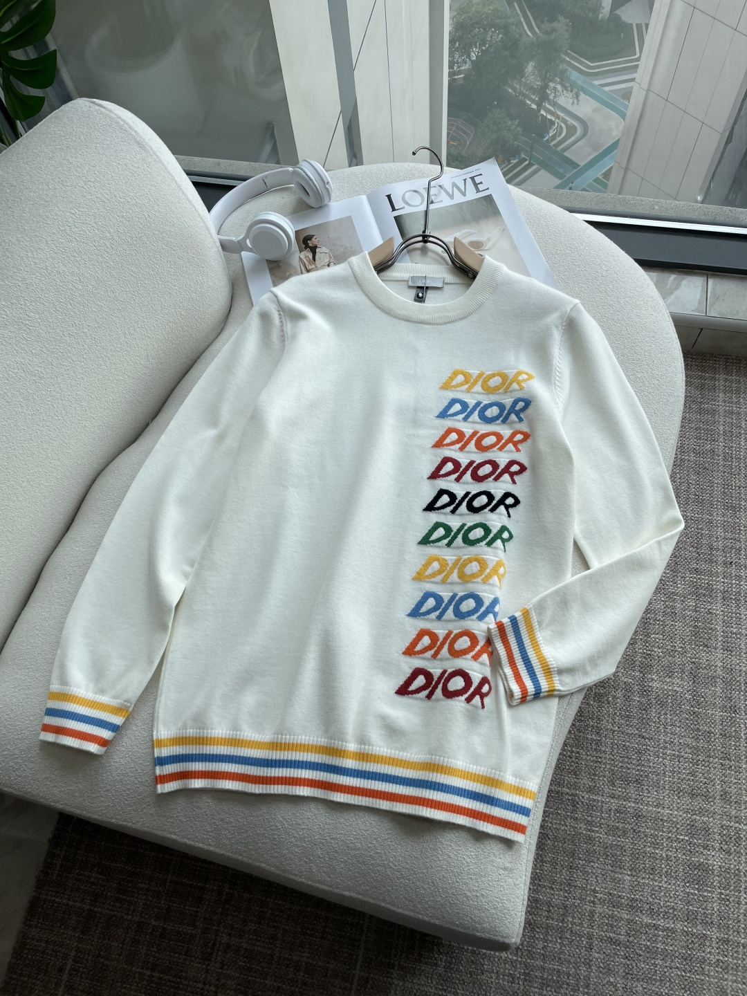 NO:661815,Dior highly recommends!  2025aw autumn and winter new styles, synchronized with counters, fashionable classic basic sweaters, must-have styles for autumn and winter, using thickened sweaters, exquisite, simple and elegant, brand element embellishment design, not too complicated craftsmanship, playing with the fusion of design and materials, simple European style, a perfect base for autumn and winter!  Size m-xxxl,,dior,sweaters, 19860909Dior 重磅推荐！2025aw秋冬新款 专柜同步 时尚经典基础款针织衫 秋冬必备款 采用针织衫加厚毛衣,精致简洁大方 品牌元素点缀设计 没有过多复杂的工艺 玩的就是设计与材质的融合 简约的欧风 秋冬季打底神器！ 尺码m-xxxl,,dior,sweaters, ,Men's clothing