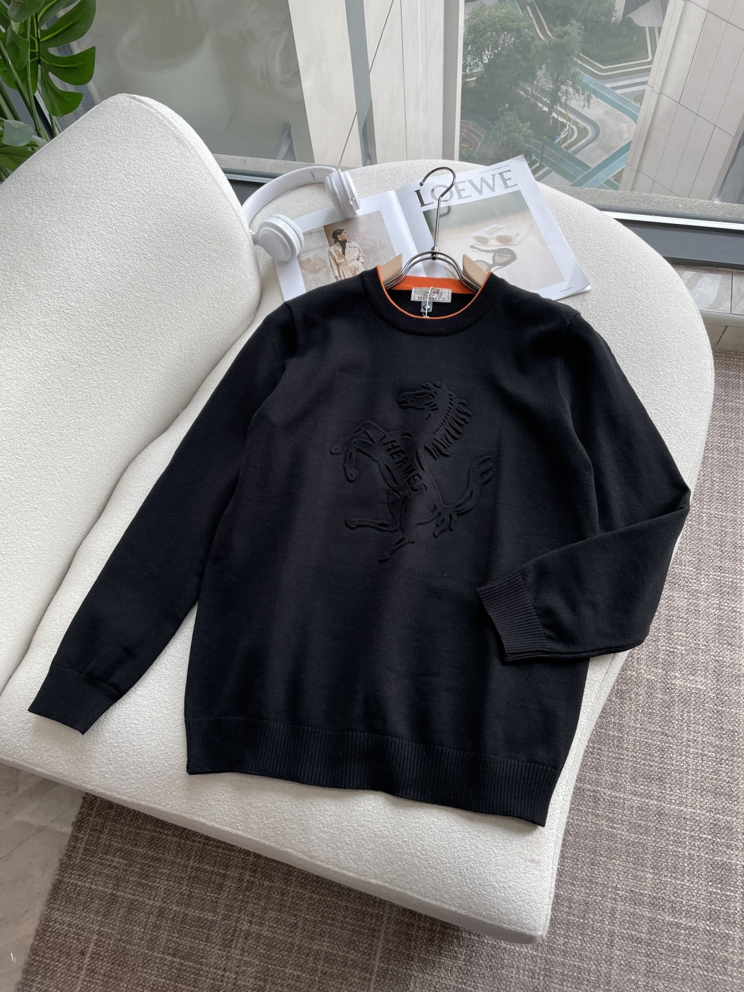 NO:661819,Aishi Highly Recommended!  2025aw autumn and winter new styles, synchronized with counters, fashionable classic basic sweaters, must-have styles for autumn and winter, using thickened sweaters, exquisite, simple and elegant, brand element embellishment design, not too complicated craftsmanship, playing with the fusion of design and materials, simple European style, a perfect base for autumn and winter!  Size m-xxxl,,sweaters, 19860909爱士 重磅推荐！2025aw秋冬新款 专柜同步 时尚经典基础款针织衫 秋冬必备款 采用针织衫加厚毛衣,精致简洁大方 品牌元素点缀设计 没有过多复杂的工艺 玩的就是设计与材质的融合 简约的欧风 秋冬季打底神器！ 尺码m-xxxl,,sweaters, ,Men's clothing