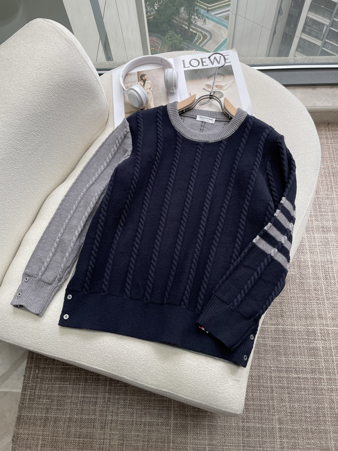 NO:661828,TB 2025 autumn and winter, the best products from the channel!  !  !  The best casual woolen sweater this year, close your eyes and enjoy it!  Wool blended fabrics imported from New Zealand are selected to meet various quality and detail controls. Such weight and value really require careful consideration and careful study to achieve the perfect effect of creating a tall and straight chest. The quality of the texture is definitely not comparable to that of ordinary sweaters. Meticulous workmanship is not perfunctory. The taste and temperament are always revealed in the behavior!  The upper body is handsome and charming!  Size M-3XL,,sweaters, 19860909TB 2025秋冬,渠道的精品狠货！！！ 今年最好看的休闲羊毛衣 闭眼入！ 甄选新西兰进口羊毛混纺面料 满足各种品质控 细节控 这样的分量与价值真的是需要细琢慢究 成完美缔造胸挺立廓的效果 质感所流露的档次绝非一般毛衣可比  精工细作并非敷衍了事 举止之间时刻流露出的品味及气质！ 上身帅气迷人！ 尺码M-3XL,,sweaters, ,Men's clothing