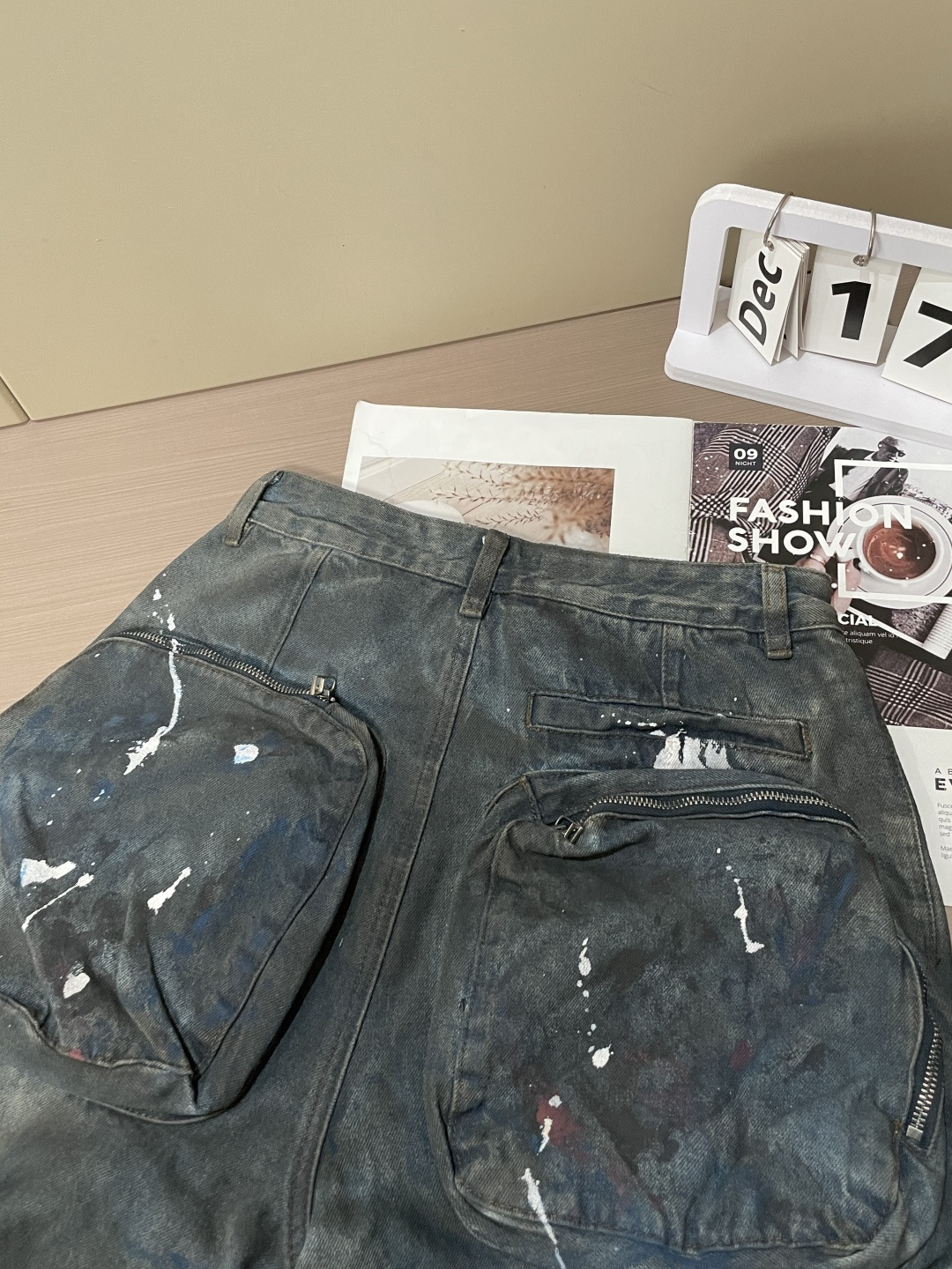 Balenciaga巴黎世家做旧破洞工装牛仔长裤✅ 面料：高密重磅丹宁牛仔面料，经做旧水洗+手工泼墨工艺