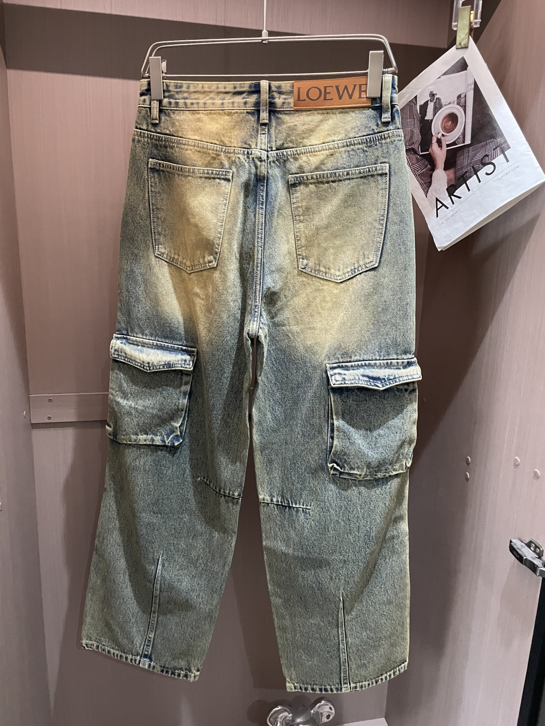 Balenciaga巴黎世家做旧工装牛仔长裤• 面料：重磅丹宁牛仔布，经复古做旧水洗+黄泥染工艺处理，呈