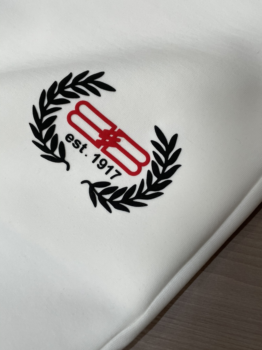 巴黎世家 2025秋冬新款休闲裤！官网同步发售。品牌经典LOGO休闲裤 ，定制面料，舒适度极好，手触感强