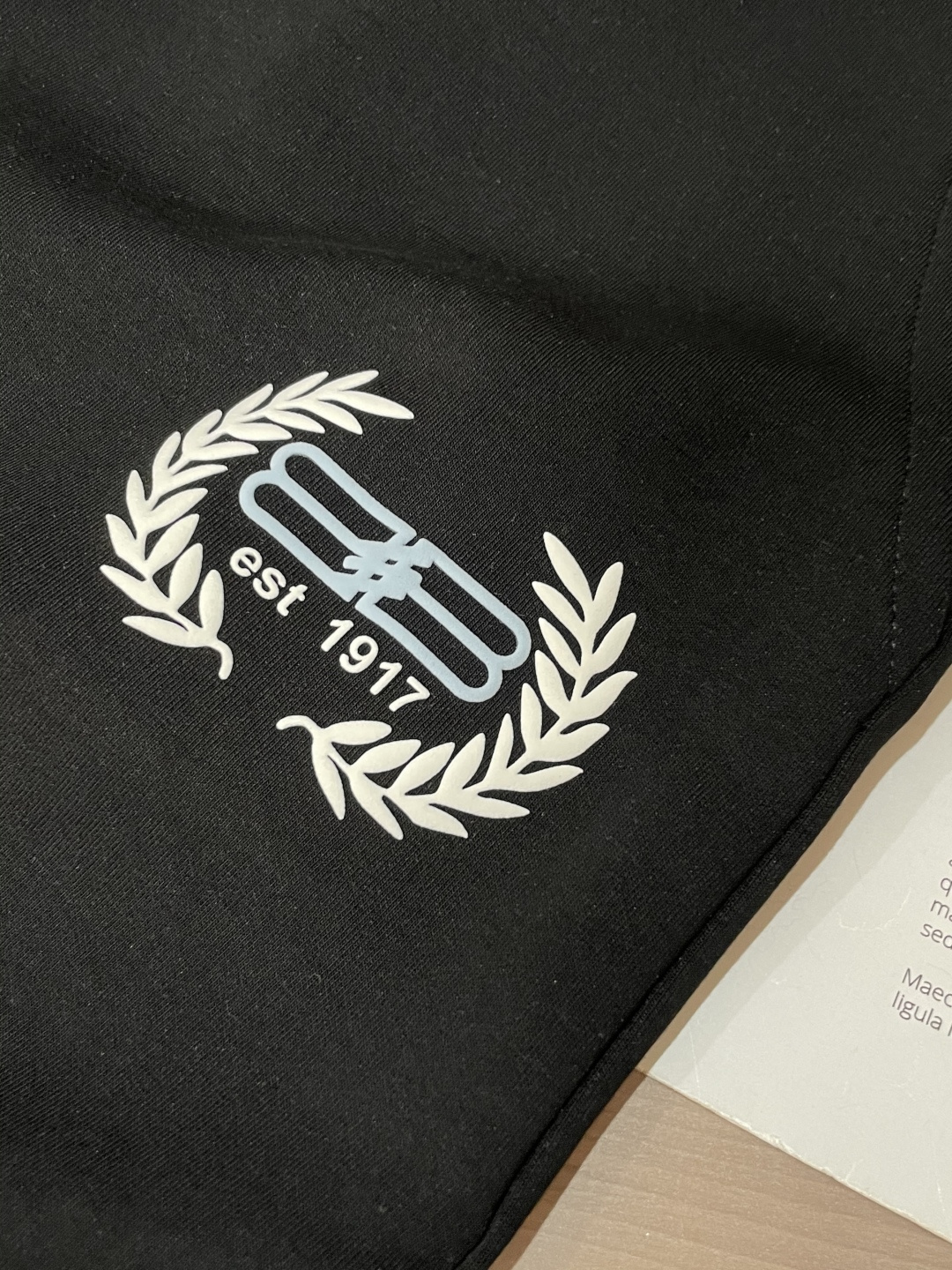 巴黎世家 2025秋冬新款休闲裤！官网同步发售。品牌经典LOGO休闲裤 ，定制面料，舒适度极好，手触感强