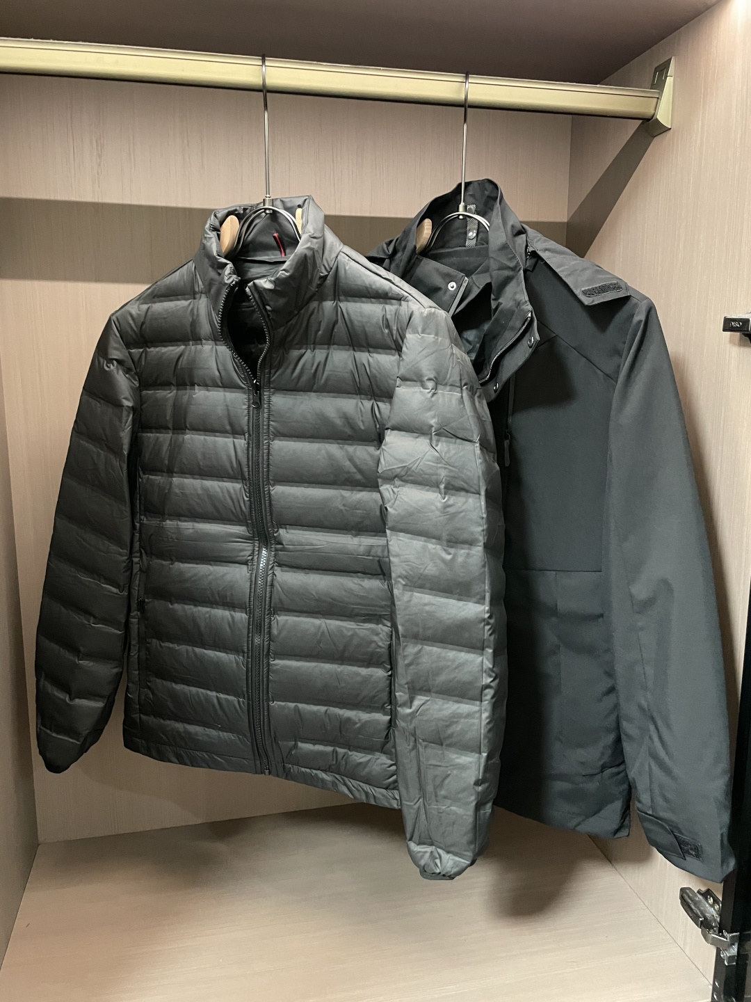 (让利款)迪桑特 秋冬新款三合一冲锋衣羽绒服！真正的90％白鸭绒填充轻男女同款 轻奢户外运动三防羽绒服 