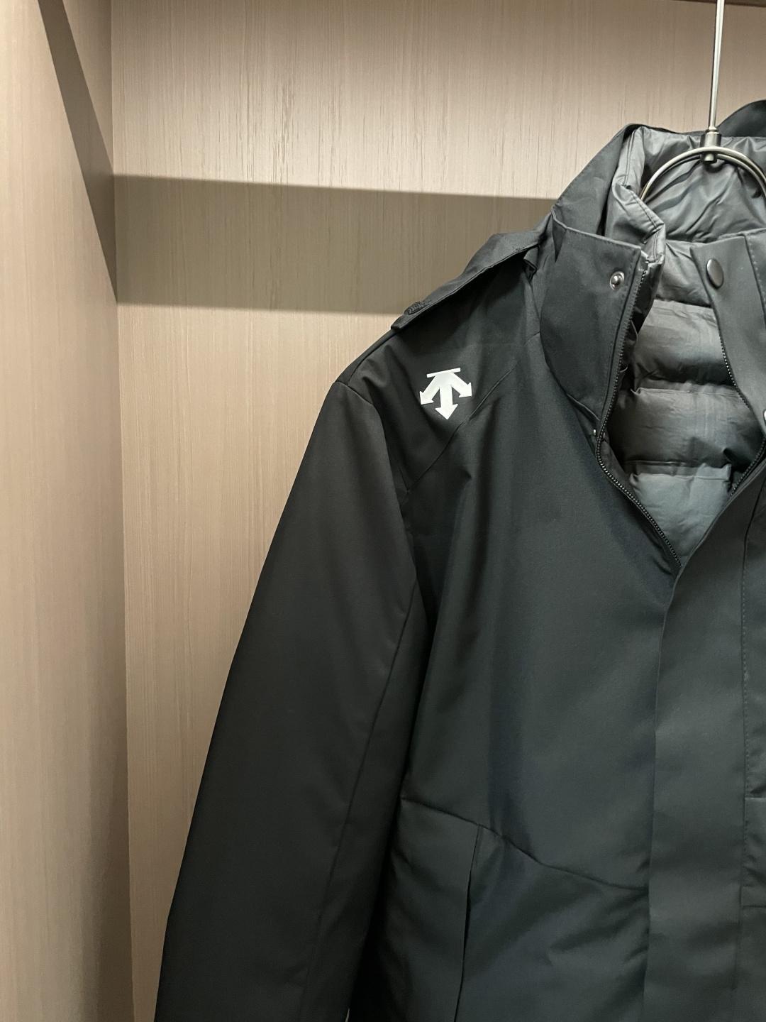 (让利款)迪桑特 秋冬新款三合一冲锋衣羽绒服！真正的90％白鸭绒填充轻男女同款 轻奢户外运动三防羽绒服 