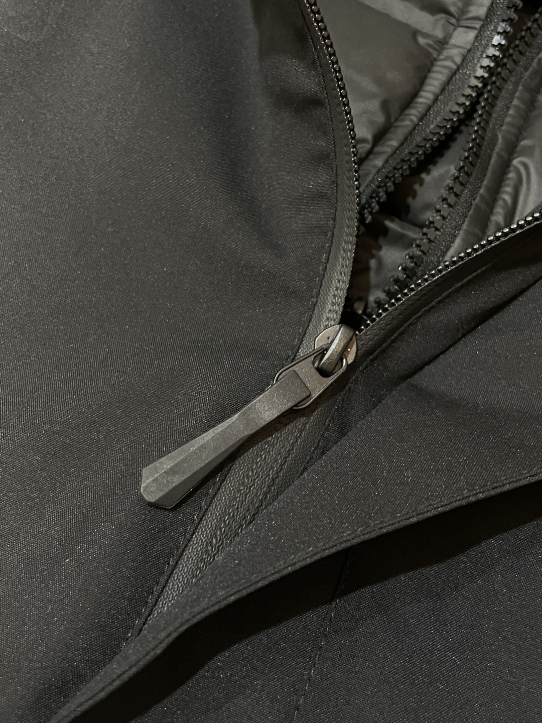 (让利款)迪桑特 秋冬新款三合一冲锋衣羽绒服！真正的90％白鸭绒填充轻男女同款 轻奢户外运动三防羽绒服 