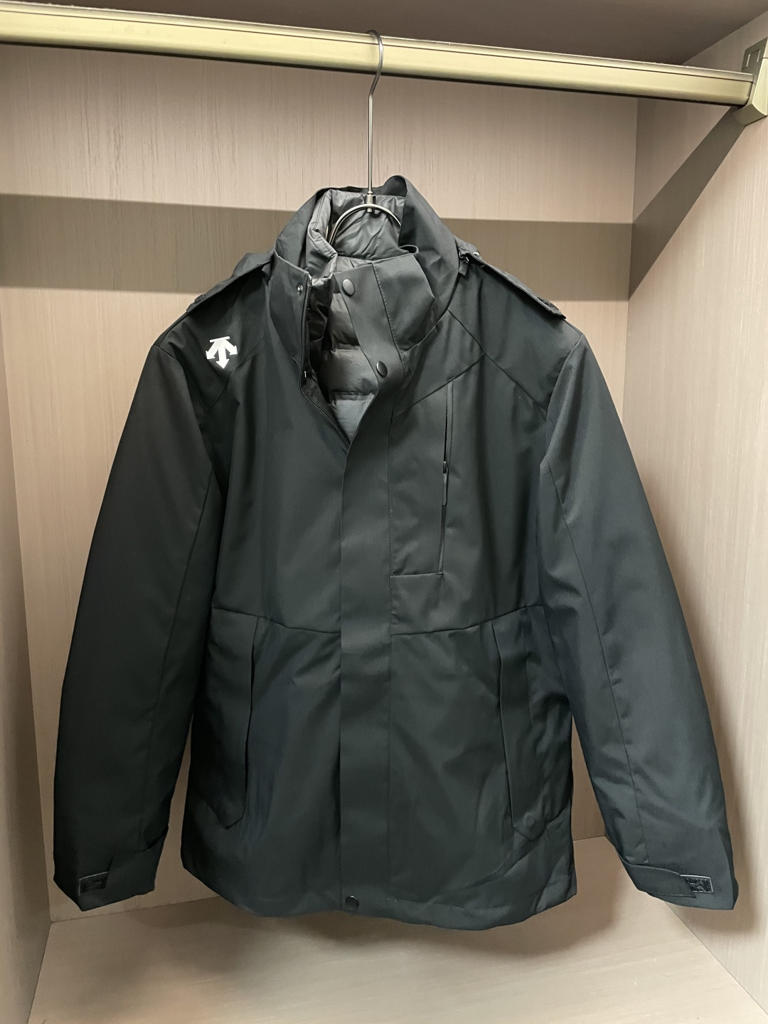 (让利款)迪桑特 秋冬新款三合一冲锋衣羽绒服！真正的90％白鸭绒填充轻男女同款 轻奢户外运动三防羽绒服 