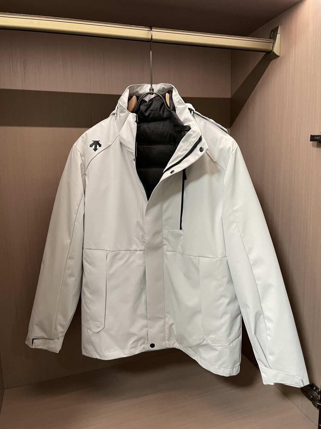 (让利款)迪桑特 秋冬新款三合一冲锋衣羽绒服！真正的90％白鸭绒填充轻男女同款 轻奢户外运动三防羽绒服 