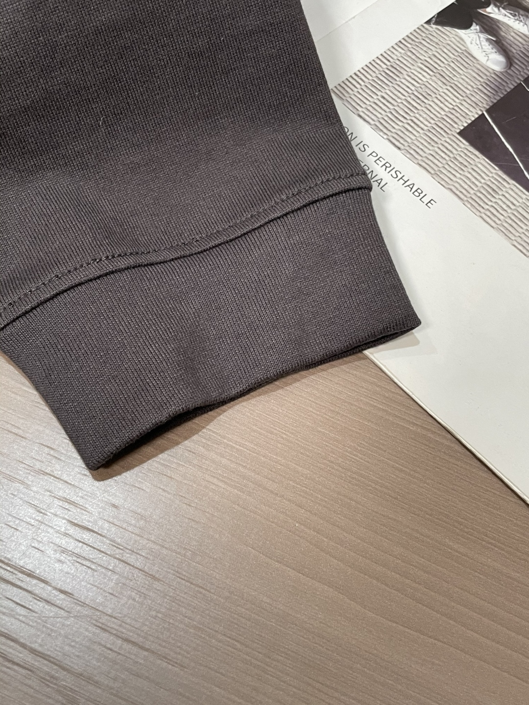 石头岛 /2025秋冬新品 定制顶级卫衣棉，面料特别有质感，冬季必备单品，保暖性好。男女通穿，细节到位，