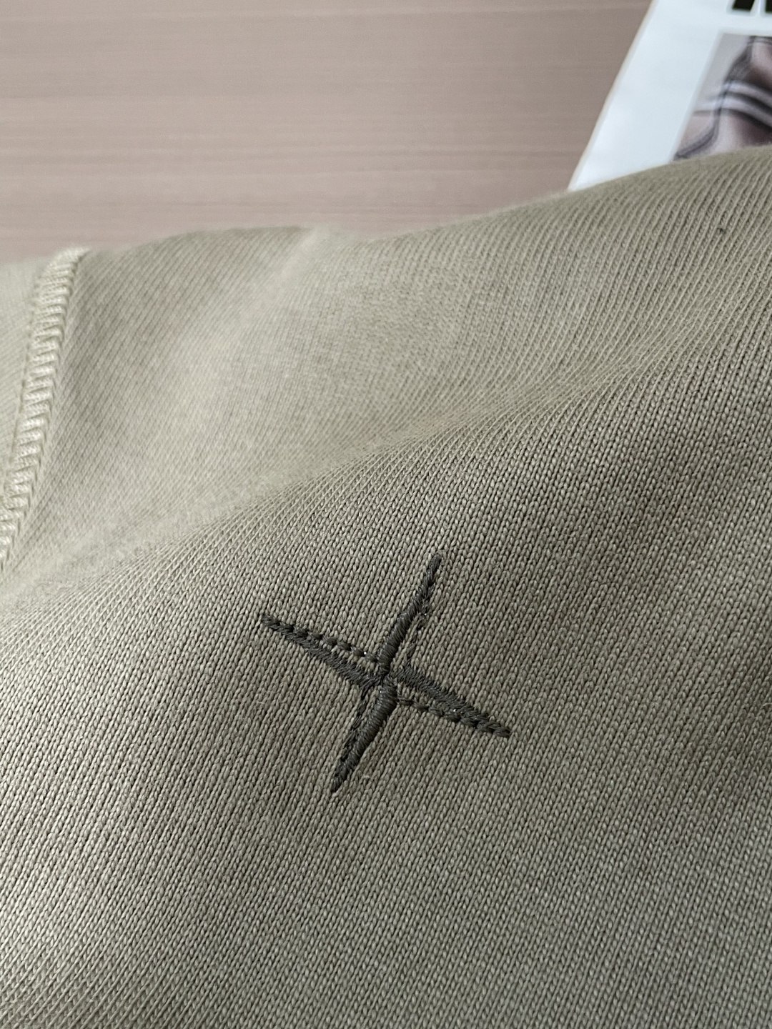 石头岛 /2025秋冬新品 定制顶级卫衣棉，面料特别有质感，冬季必备单品，保暖性好。男女通穿，细节到位，