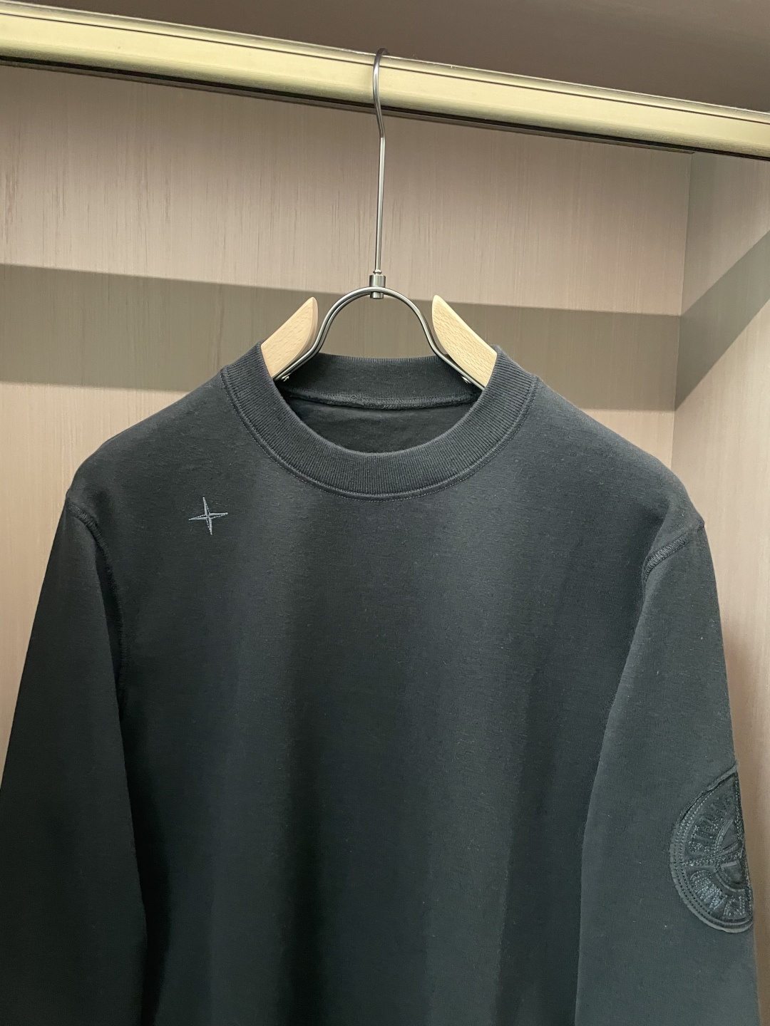 石头岛 /2025秋冬新品 定制顶级卫衣棉，面料特别有质感，冬季必备单品，保暖性好。男女通穿，细节到位，