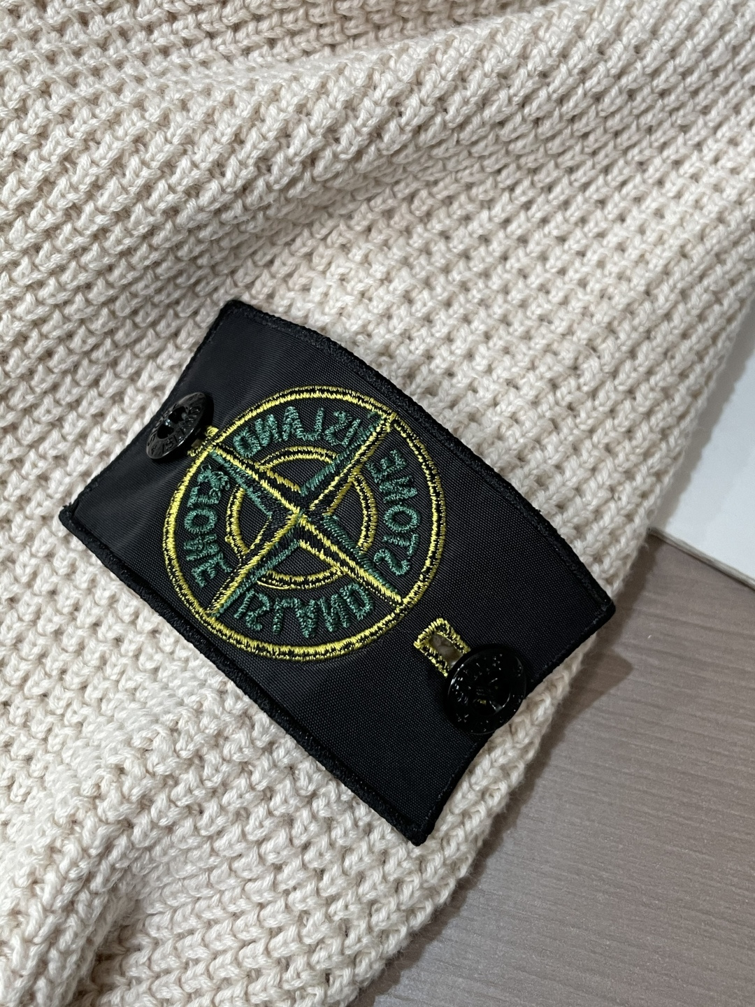 石头岛 /2025秋冬新品 毛衣冬季必备单品，保暖性好。男女通穿，细节到位，版型超赞，上身效果非常好！百