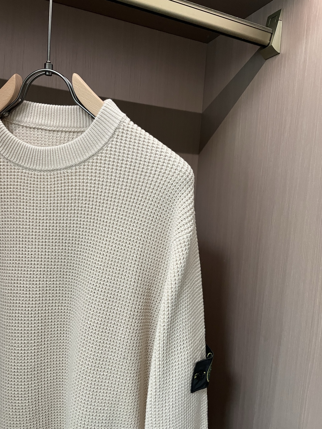 石头岛 /2025秋冬新品 毛衣冬季必备单品，保暖性好。男女通穿，细节到位，版型超赞，上身效果非常好！百