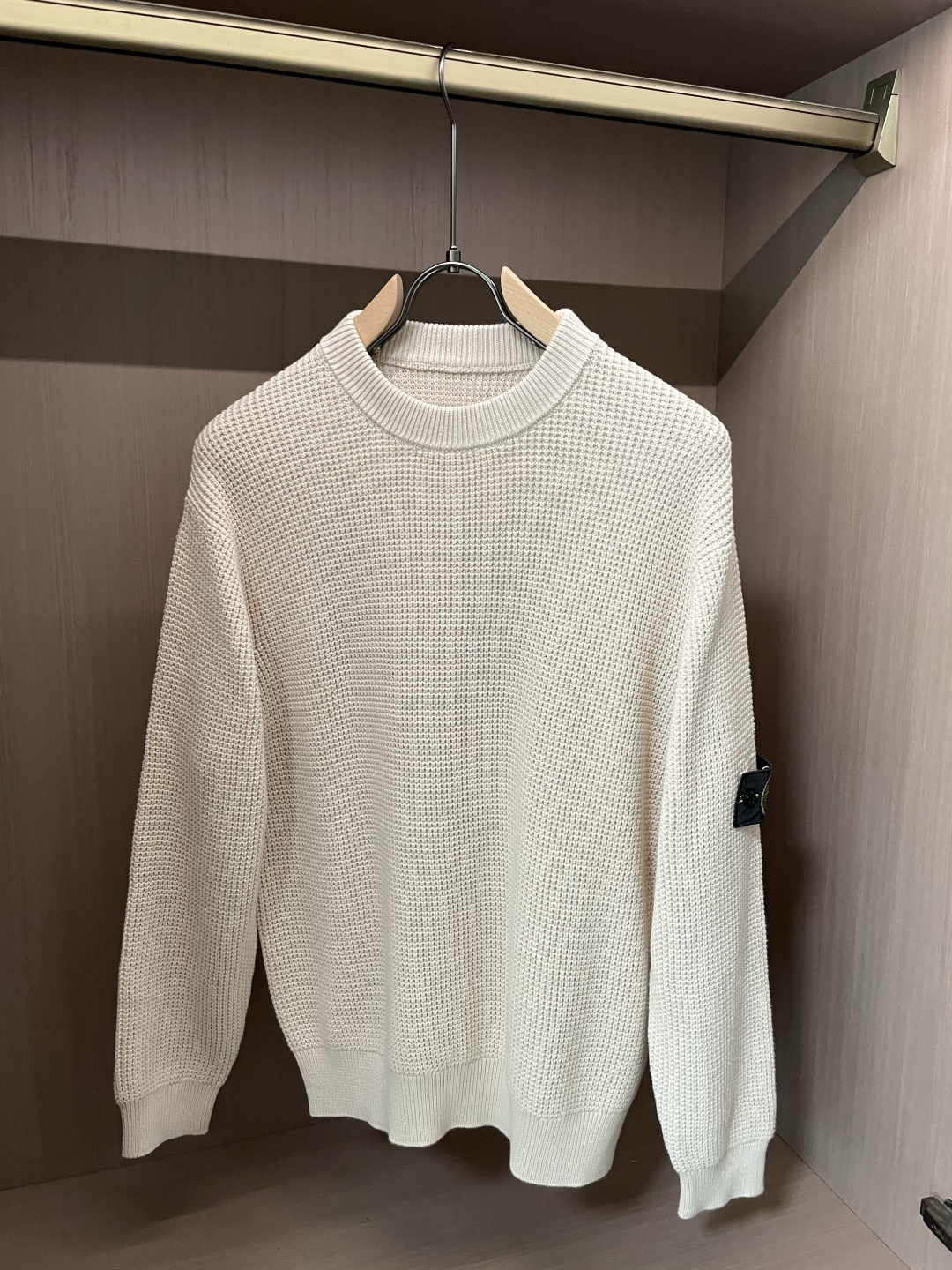 石头岛 /2025秋冬新品 毛衣冬季必备单品，保暖性好。男女通穿，细节到位，版型超赞，上身效果非常好！百