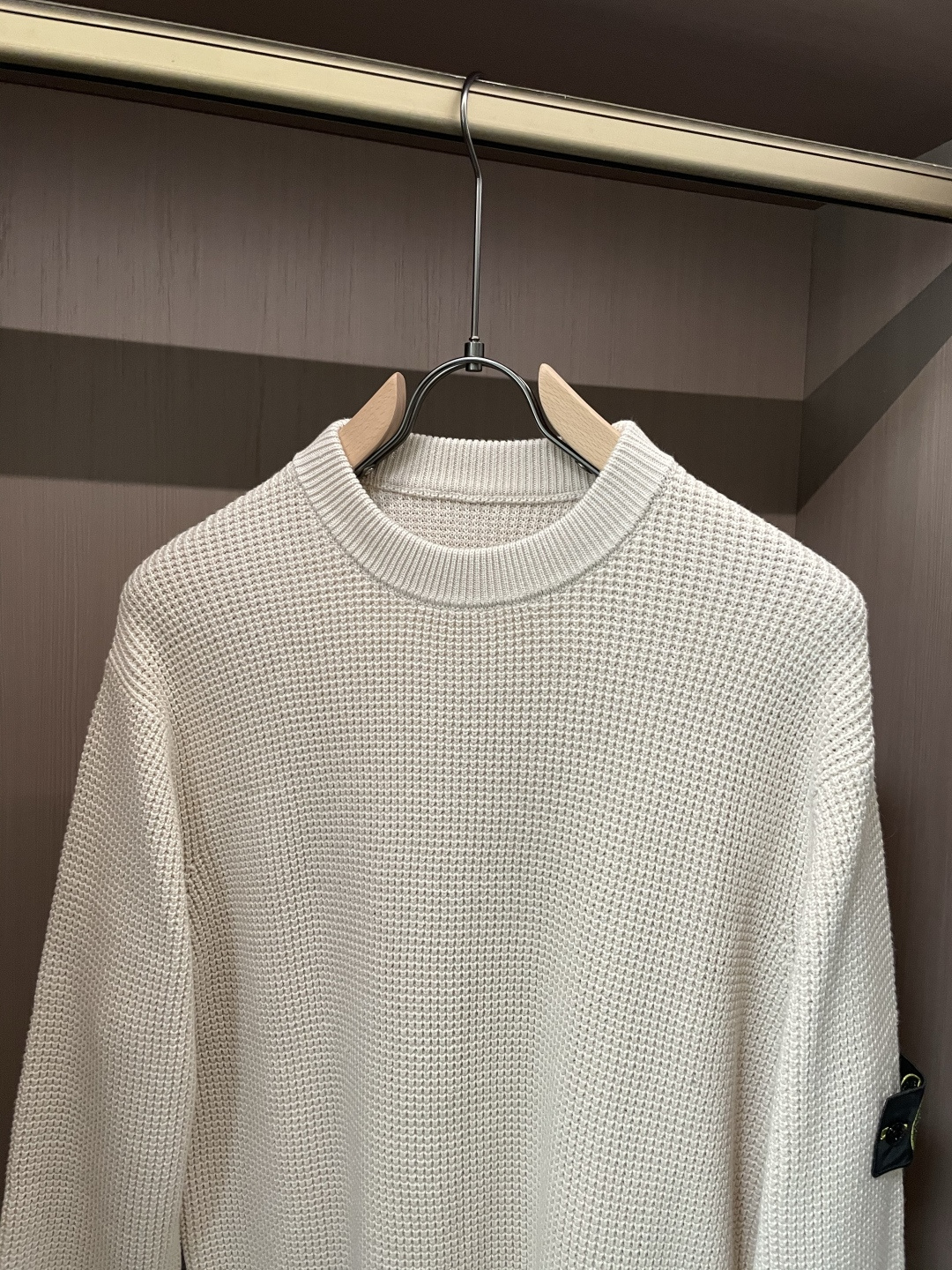 石头岛 /2025秋冬新品 毛衣冬季必备单品，保暖性好。男女通穿，细节到位，版型超赞，上身效果非常好！百