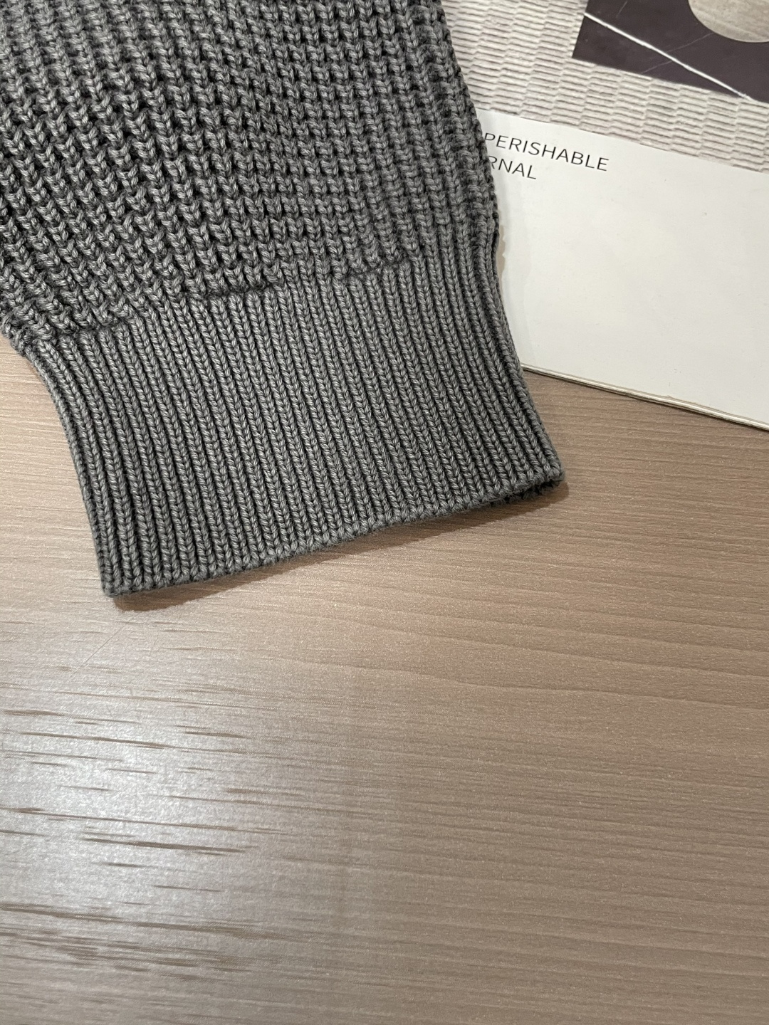 石头岛 /2025秋冬新品 毛衣冬季必备单品，保暖性好。男女通穿，细节到位，版型超赞，上身效果非常好！百