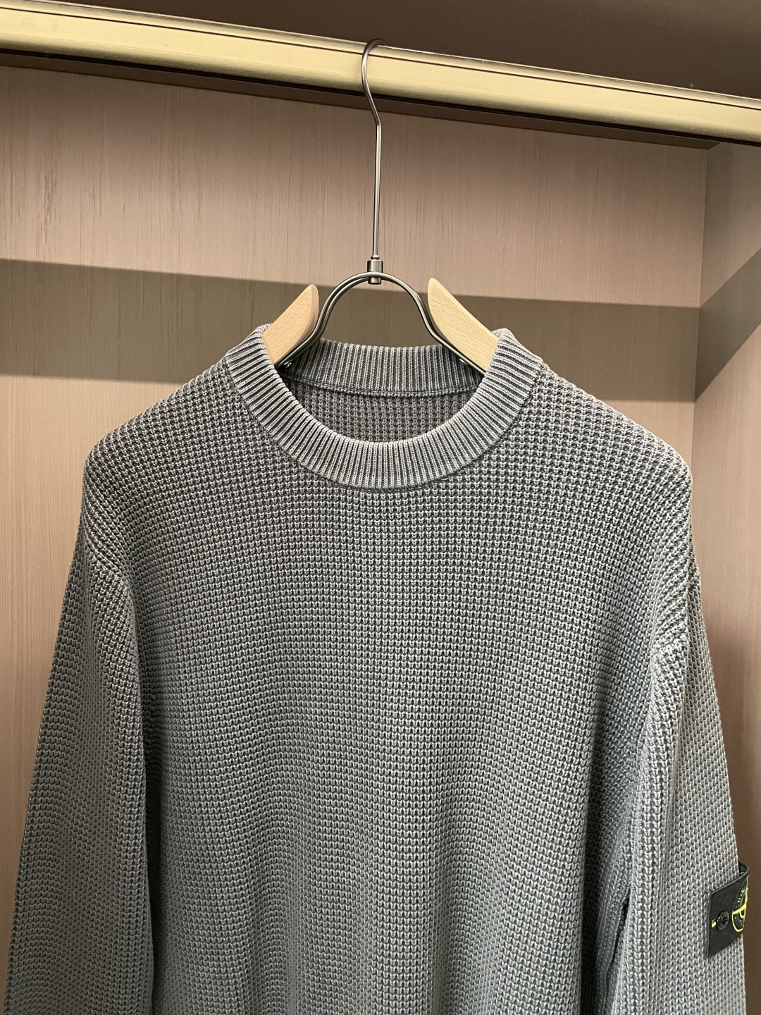 石头岛 /2025秋冬新品 毛衣冬季必备单品，保暖性好。男女通穿，细节到位，版型超赞，上身效果非常好！百