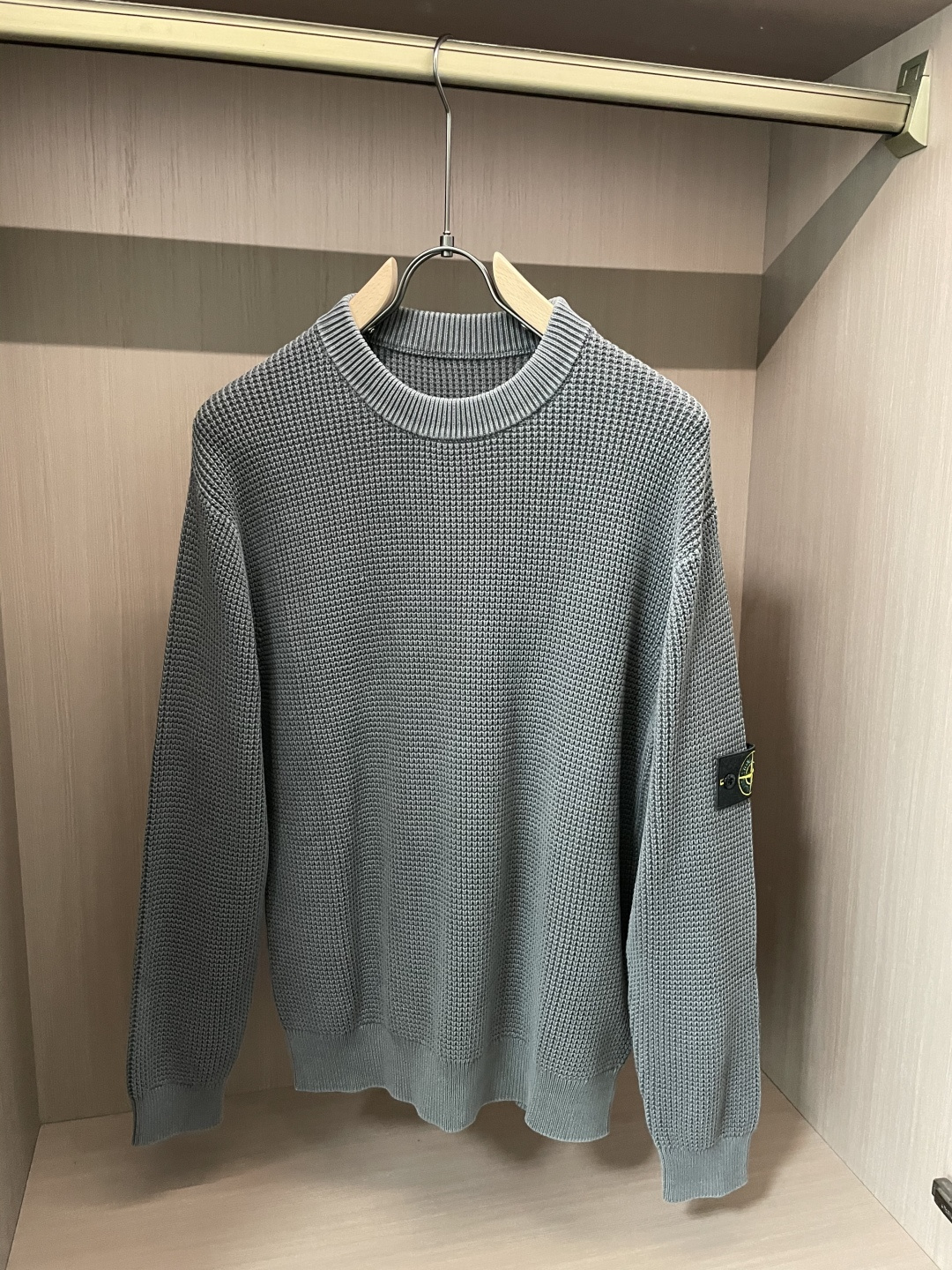 石头岛 /2025秋冬新品 毛衣冬季必备单品，保暖性好。男女通穿，细节到位，版型超赞，上身效果非常好！百