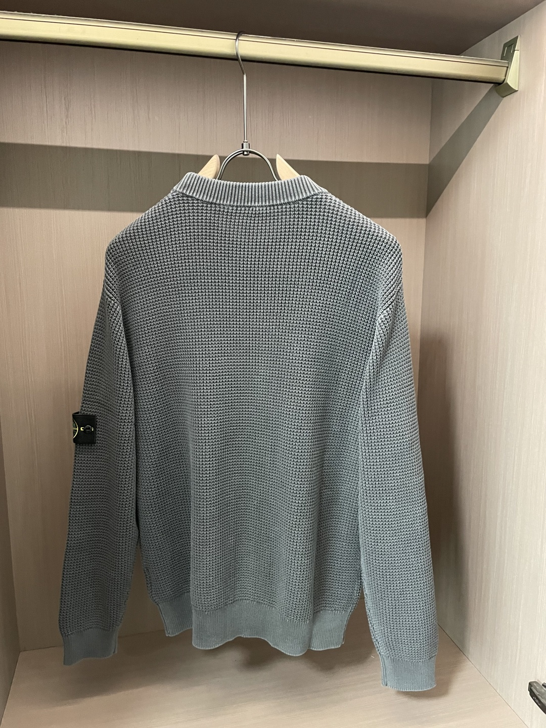 石头岛 /2025秋冬新品 毛衣冬季必备单品，保暖性好。男女通穿，细节到位，版型超赞，上身效果非常好！百