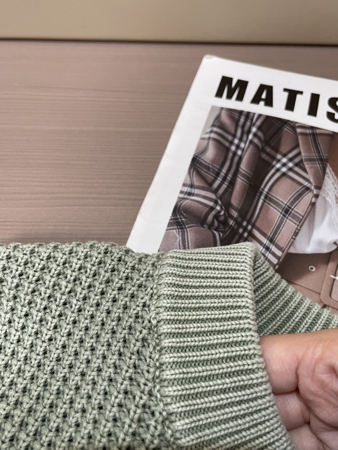 石头岛 /2025秋冬新品 毛衣冬季必备单品，保暖性好。男女通穿，细节到位，版型超赞，上身效果非常好！百