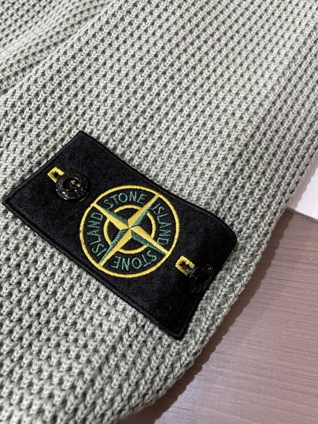 石头岛 /2025秋冬新品 毛衣冬季必备单品，保暖性好。男女通穿，细节到位，版型超赞，上身效果非常好！百