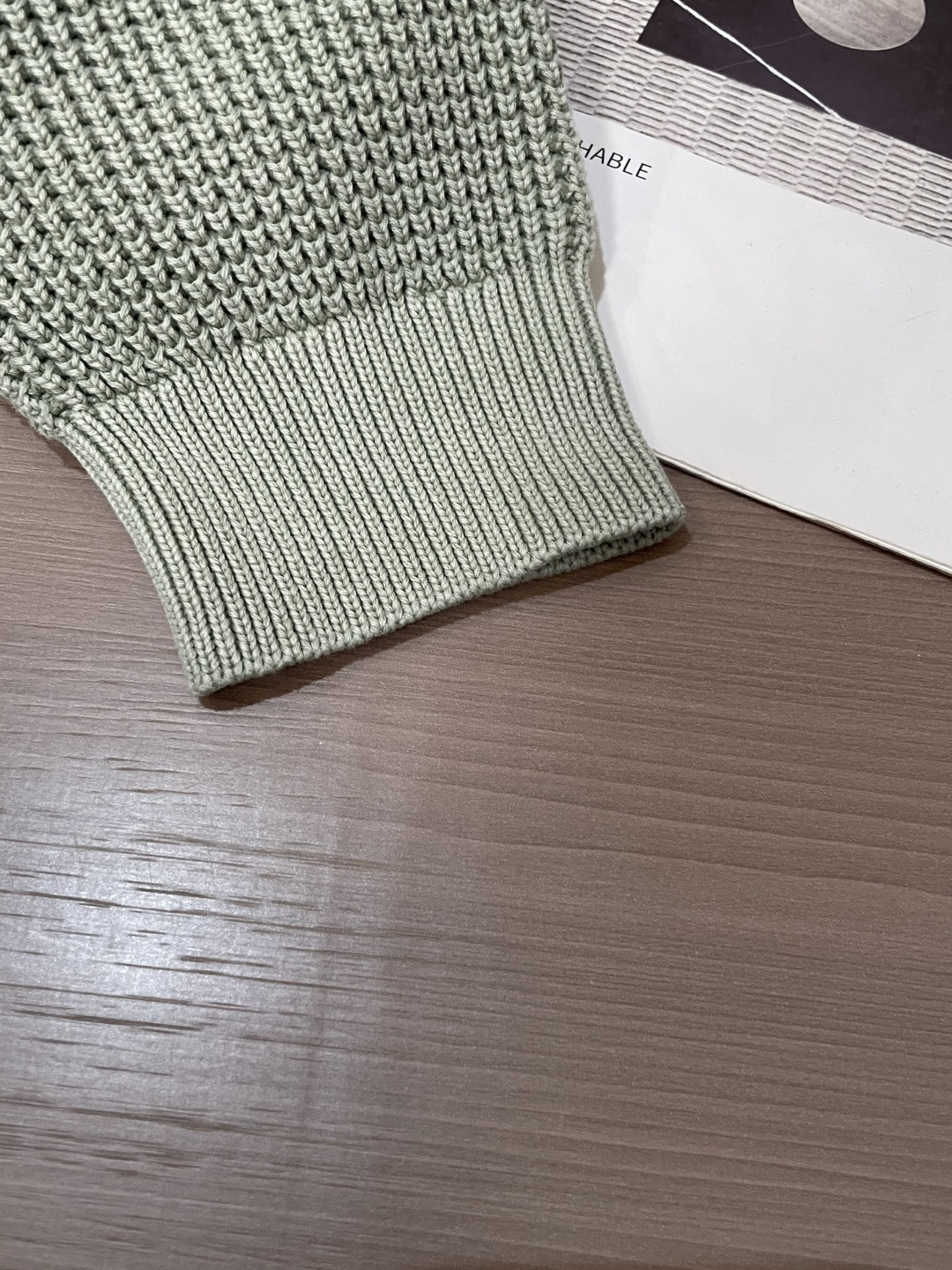 石头岛 /2025秋冬新品 毛衣冬季必备单品，保暖性好。男女通穿，细节到位，版型超赞，上身效果非常好！百