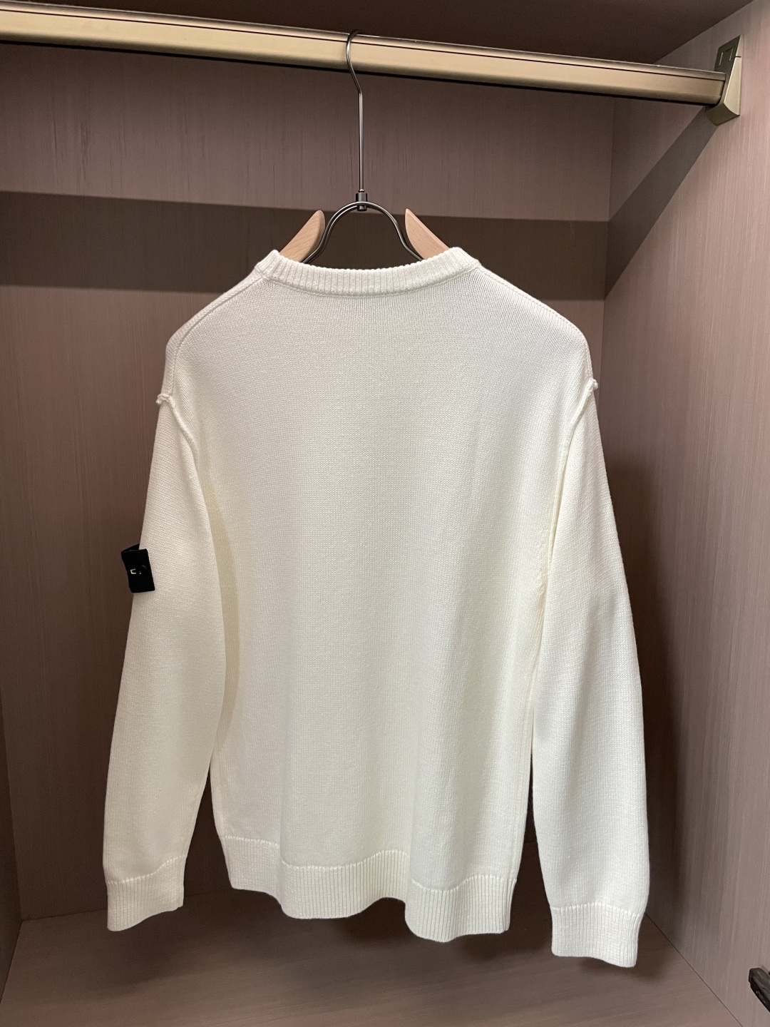 石头岛 /2025秋冬新品 毛衣冬季必备单品，保暖性好。男女通穿，细节到位，版型超赞，上身效果非常好！百