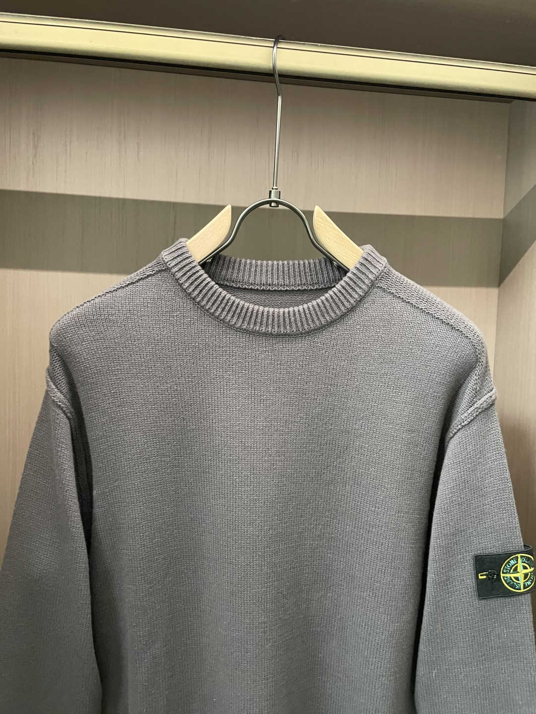 石头岛 /2025秋冬新品 毛衣冬季必备单品，保暖性好。男女通穿，细节到位，版型超赞，上身效果非常好！百