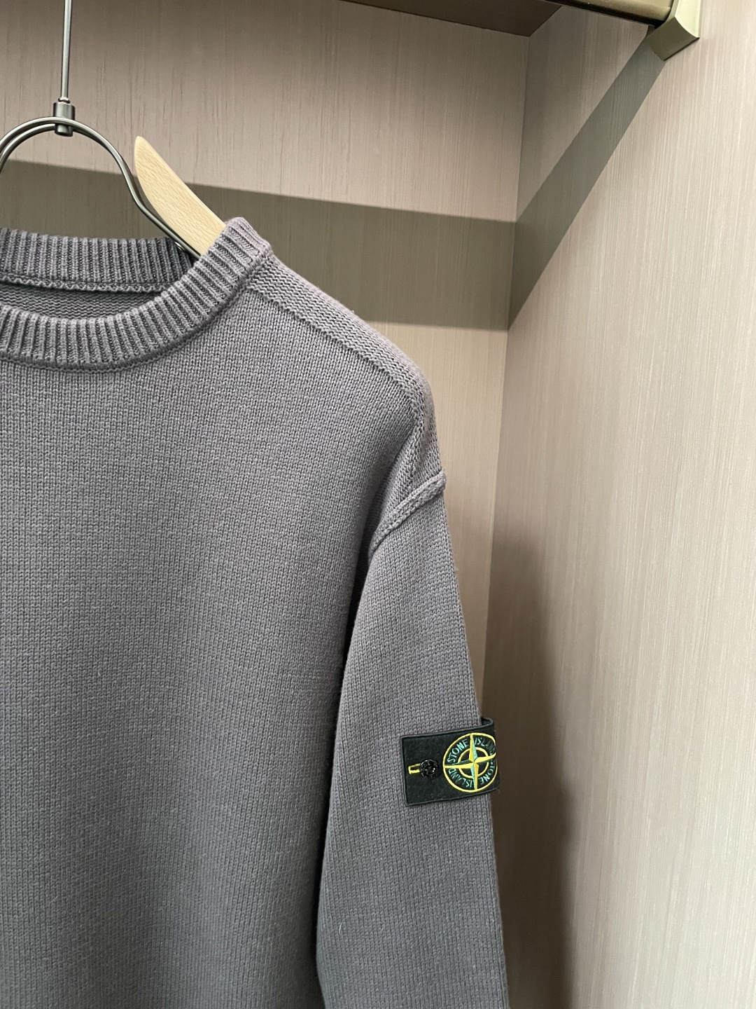 石头岛 /2025秋冬新品 毛衣冬季必备单品，保暖性好。男女通穿，细节到位，版型超赞，上身效果非常好！百