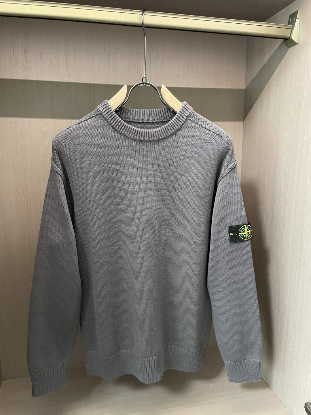 石头岛 /2025秋冬新品 毛衣冬季必备单品，保暖性好。男女通穿，细节到位，版型超赞，上身效果非常好！百