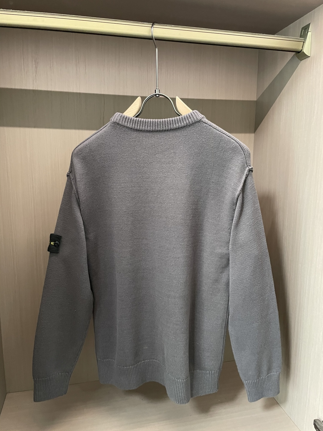 石头岛 /2025秋冬新品 毛衣冬季必备单品，保暖性好。男女通穿，细节到位，版型超赞，上身效果非常好！百