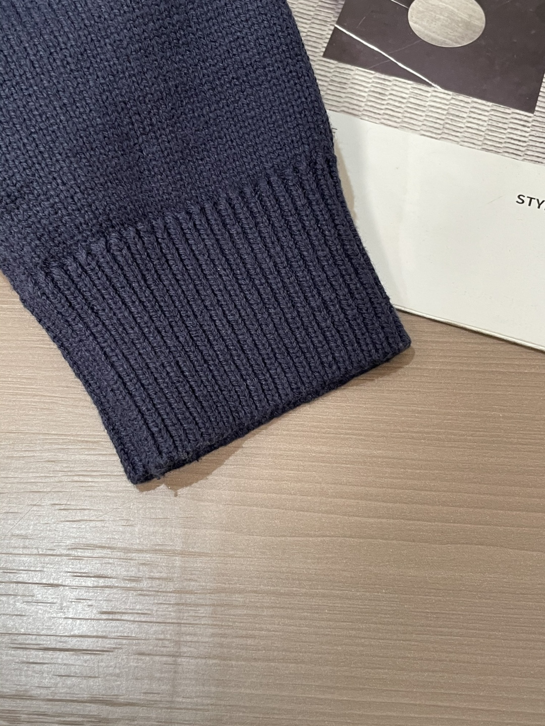 石头岛 /2025秋冬新品 毛衣冬季必备单品，保暖性好。男女通穿，细节到位，版型超赞，上身效果非常好！百