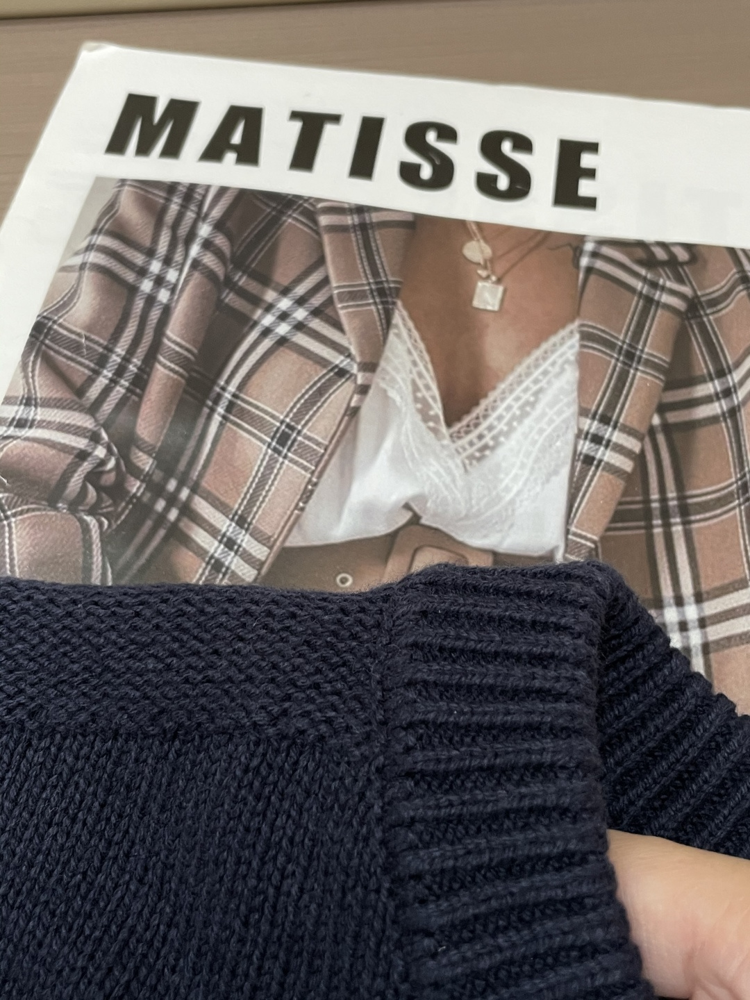 石头岛 /2025秋冬新品 毛衣冬季必备单品，保暖性好。男女通穿，细节到位，版型超赞，上身效果非常好！百