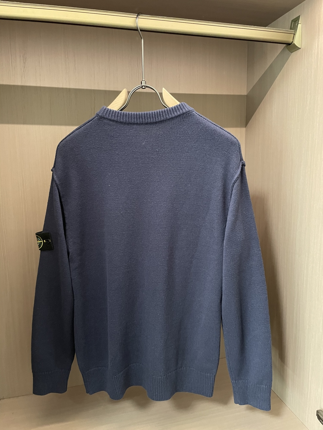 石头岛 /2025秋冬新品 毛衣冬季必备单品，保暖性好。男女通穿，细节到位，版型超赞，上身效果非常好！百