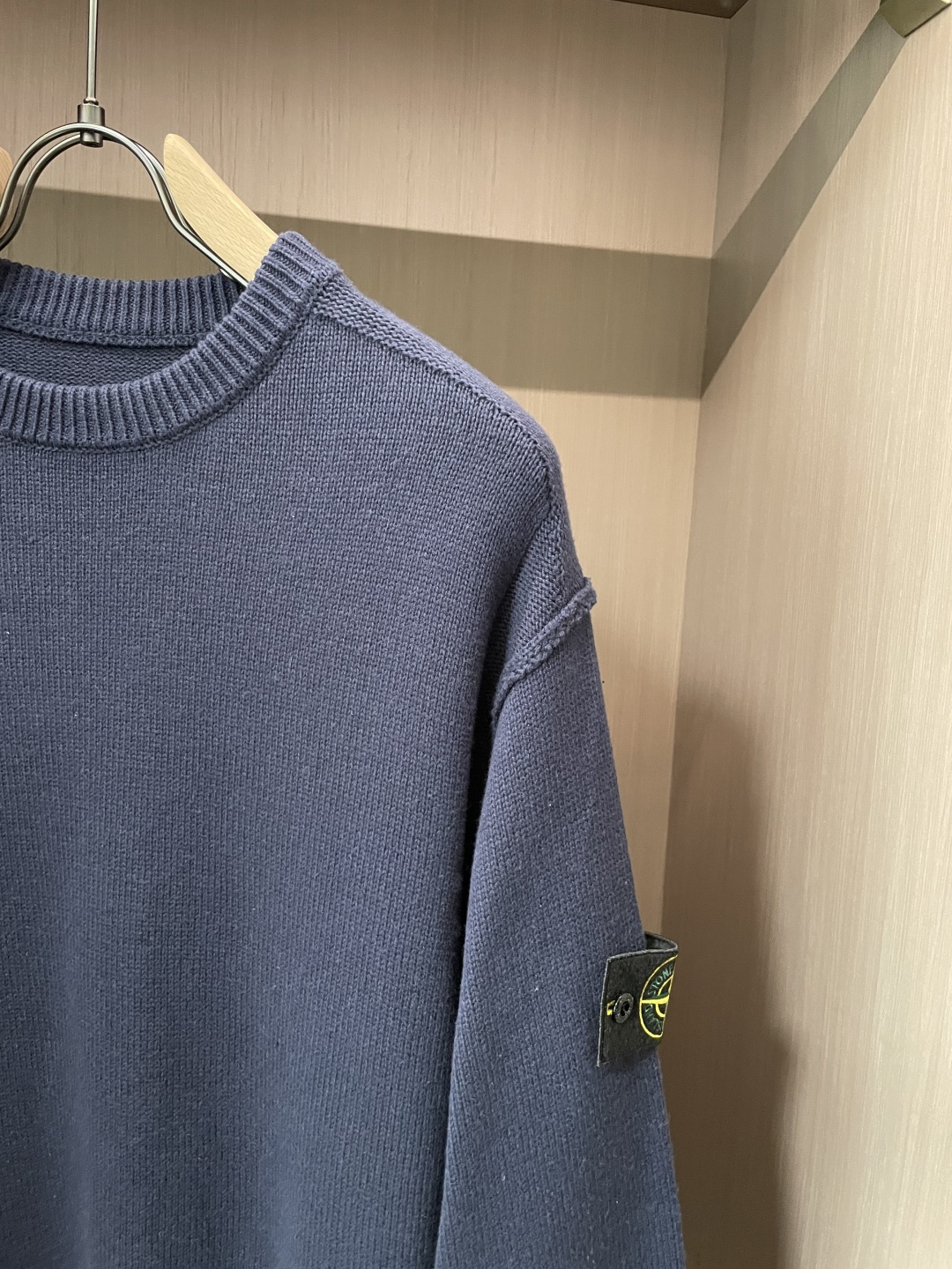 石头岛 /2025秋冬新品 毛衣冬季必备单品，保暖性好。男女通穿，细节到位，版型超赞，上身效果非常好！百