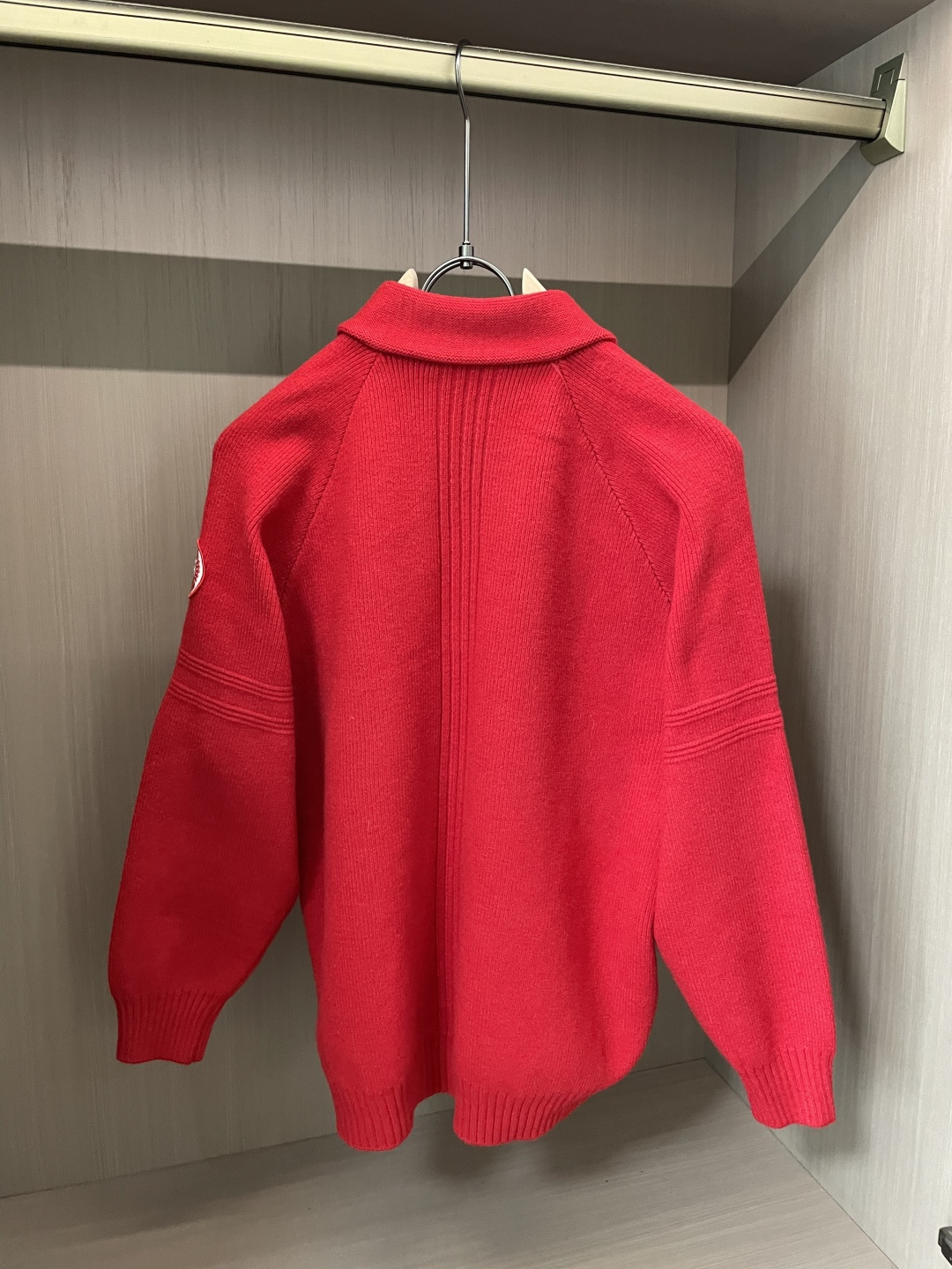 加拿大🇨🇦鹅 新款开衫针织毛衣！经典永不过时！外观简洁干净，秋日可以单穿，深冬最为内搭！定制进口高支数羊