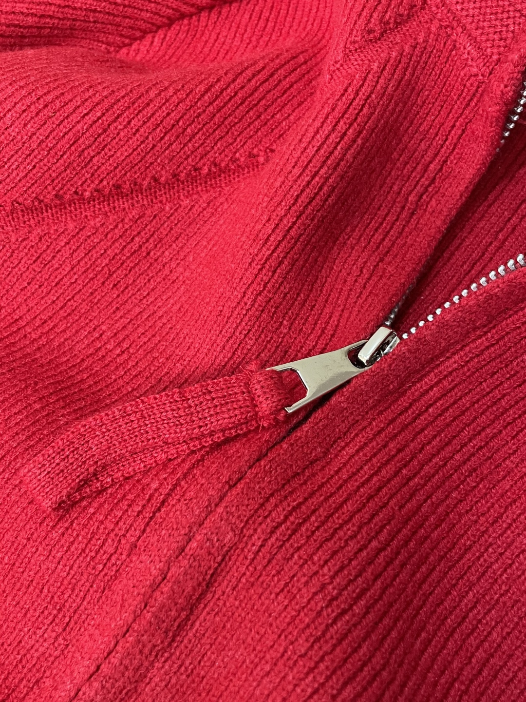 加拿大🇨🇦鹅 新款开衫针织毛衣！经典永不过时！外观简洁干净，秋日可以单穿，深冬最为内搭！定制进口高支数羊