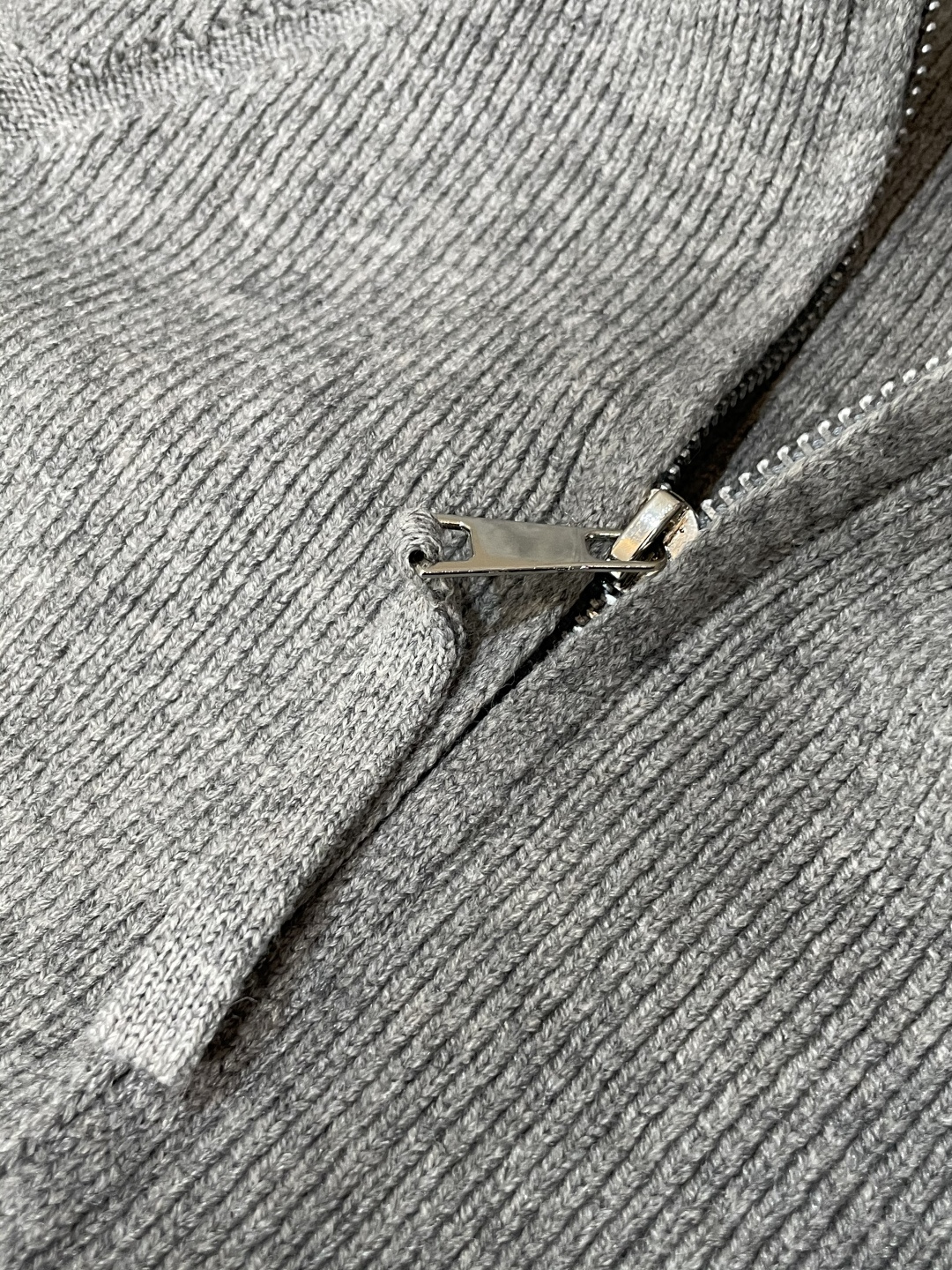 加拿大🇨🇦鹅 新款开衫针织毛衣！经典永不过时！外观简洁干净，秋日可以单穿，深冬最为内搭！定制进口高支数羊