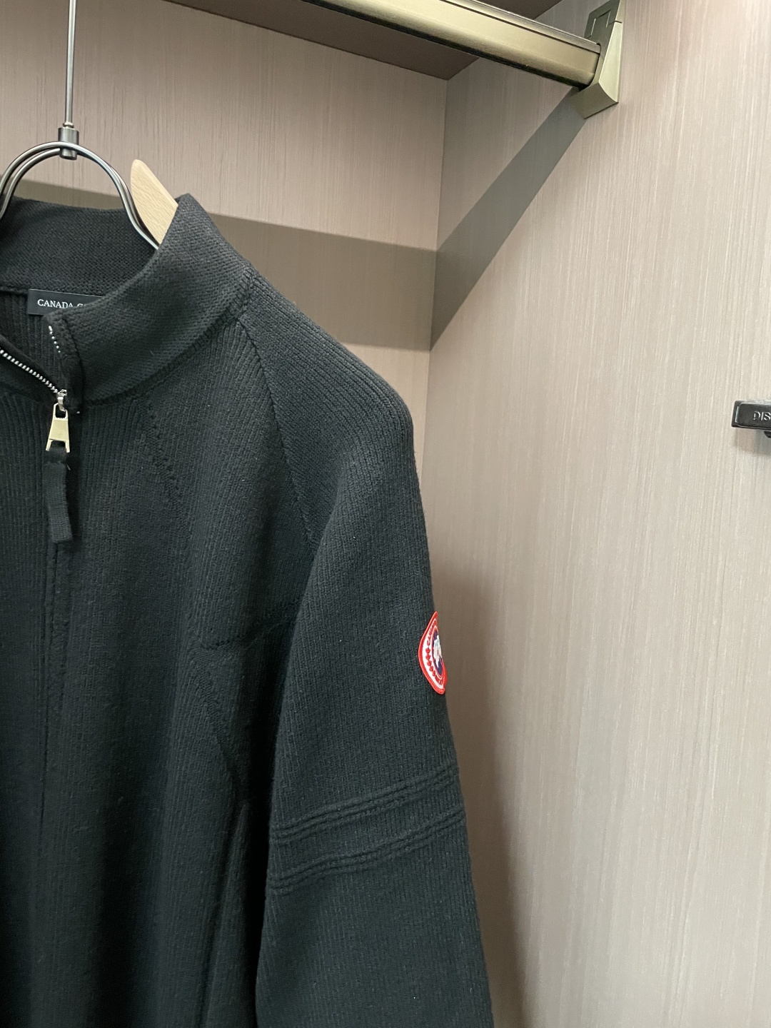 加拿大🇨🇦鹅 新款开衫针织毛衣！经典永不过时！外观简洁干净，秋日可以单穿，深冬最为内搭！定制进口高支数羊