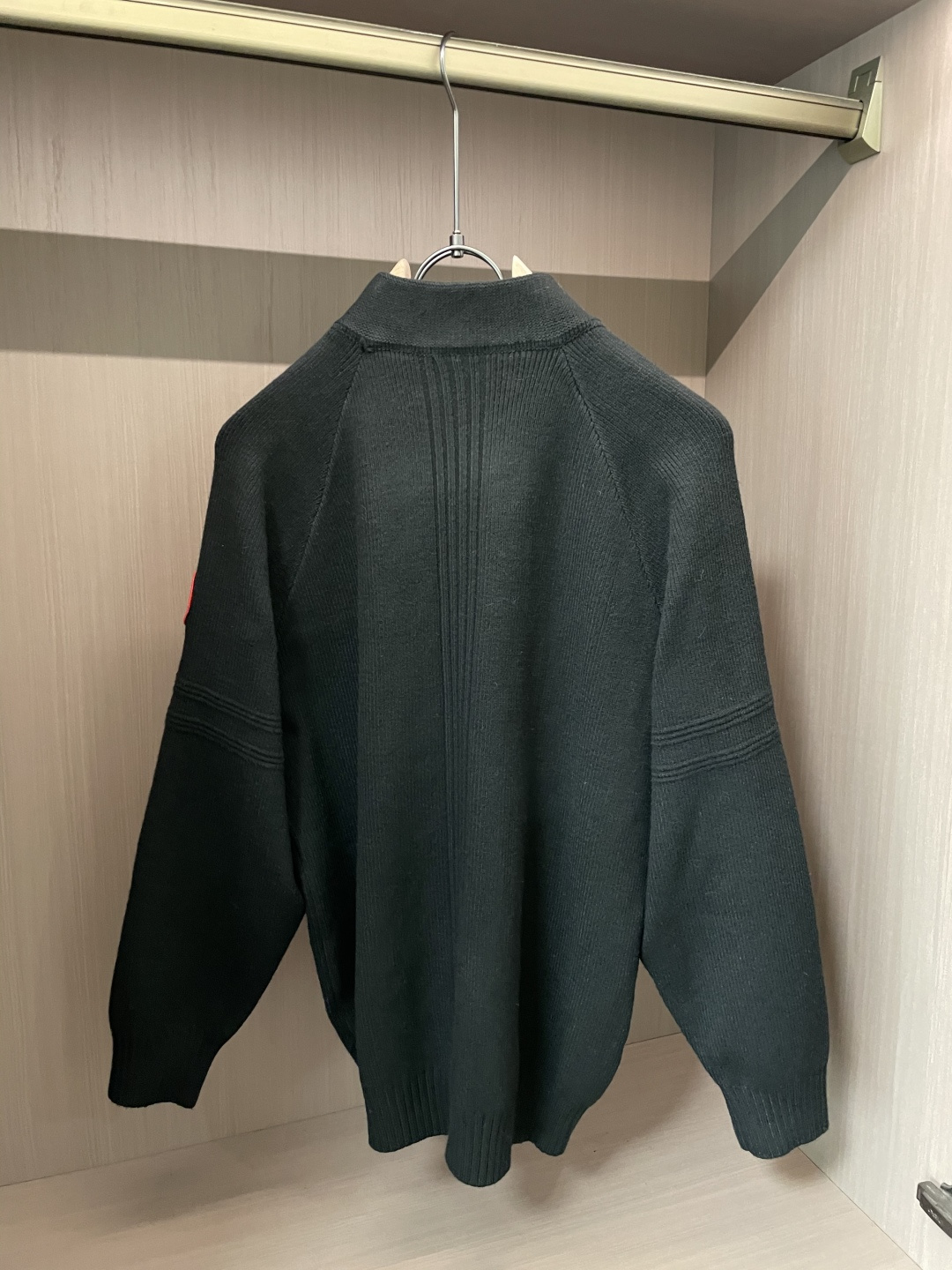 加拿大🇨🇦鹅 新款开衫针织毛衣！经典永不过时！外观简洁干净，秋日可以单穿，深冬最为内搭！定制进口高支数羊