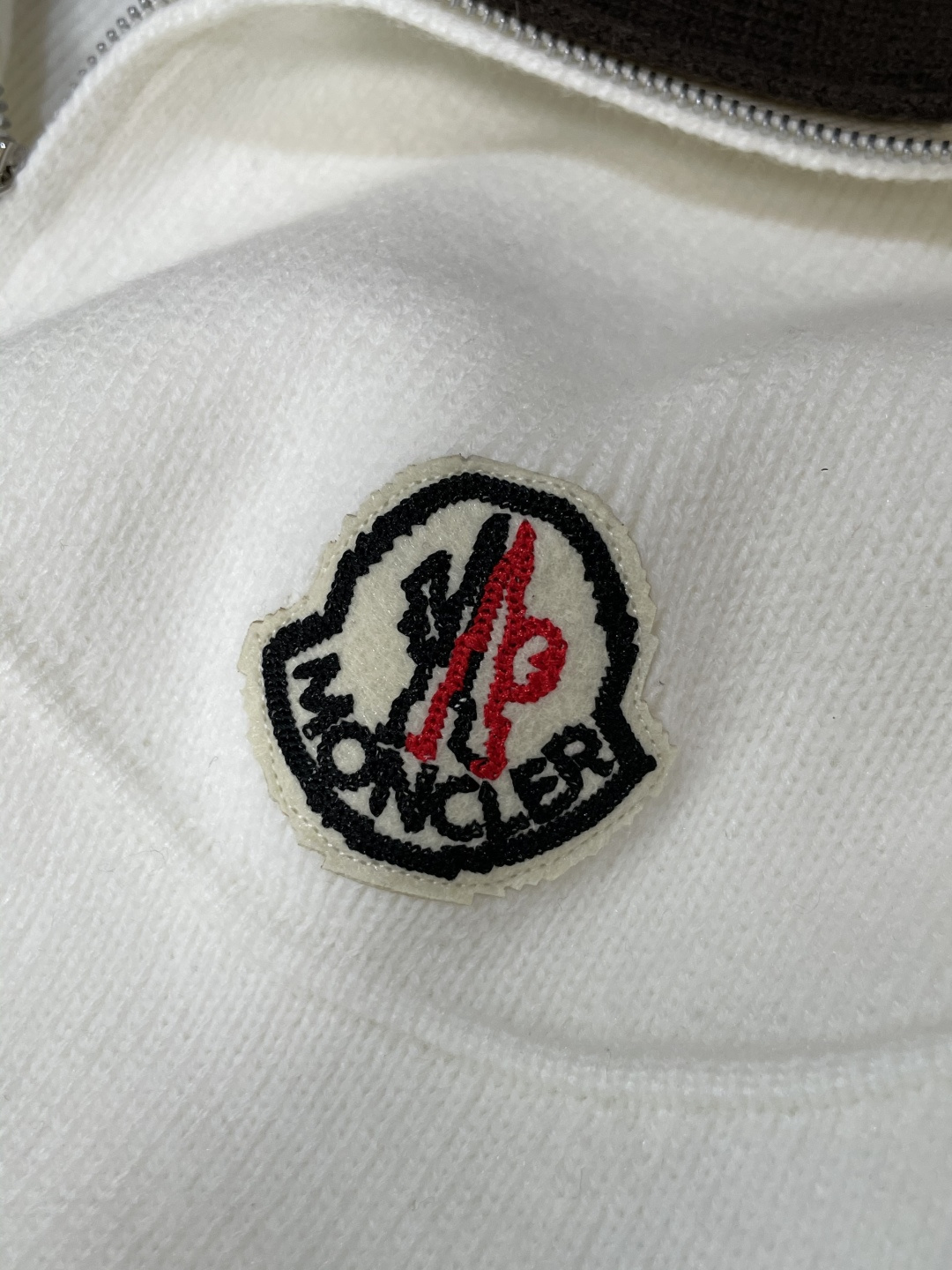 蒙口 新款开衫针织毛衣！经典永不过时！外观简洁干净，秋日可以单穿，深冬最为内搭！定制进口高支数羊毛混纺面