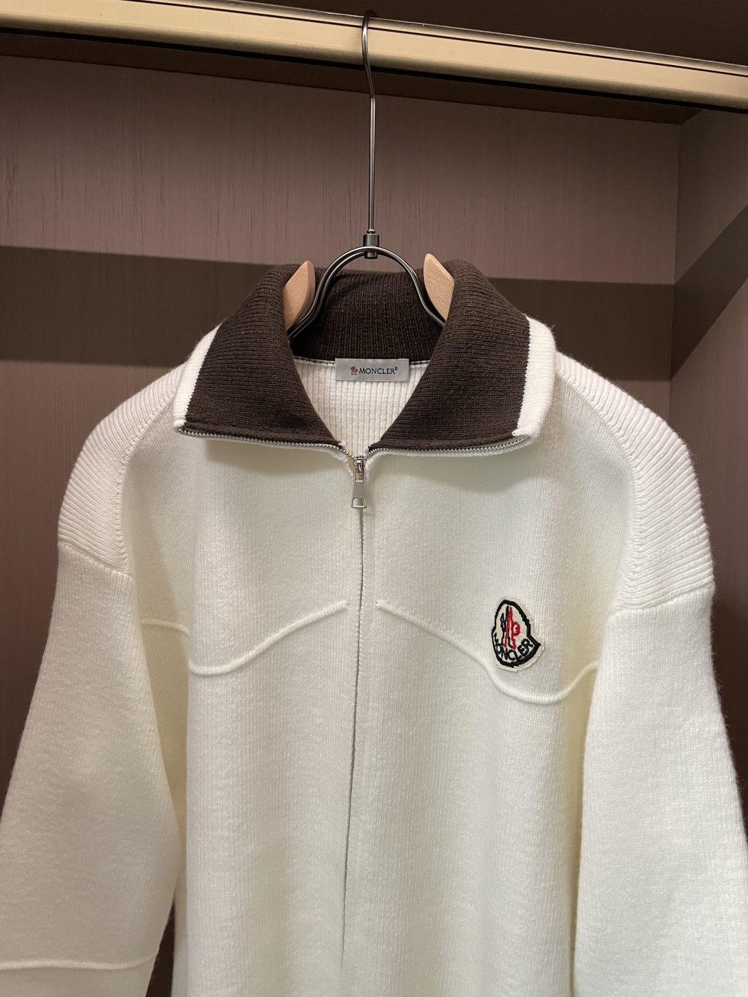 蒙口 新款开衫针织毛衣！经典永不过时！外观简洁干净，秋日可以单穿，深冬最为内搭！定制进口高支数羊毛混纺面