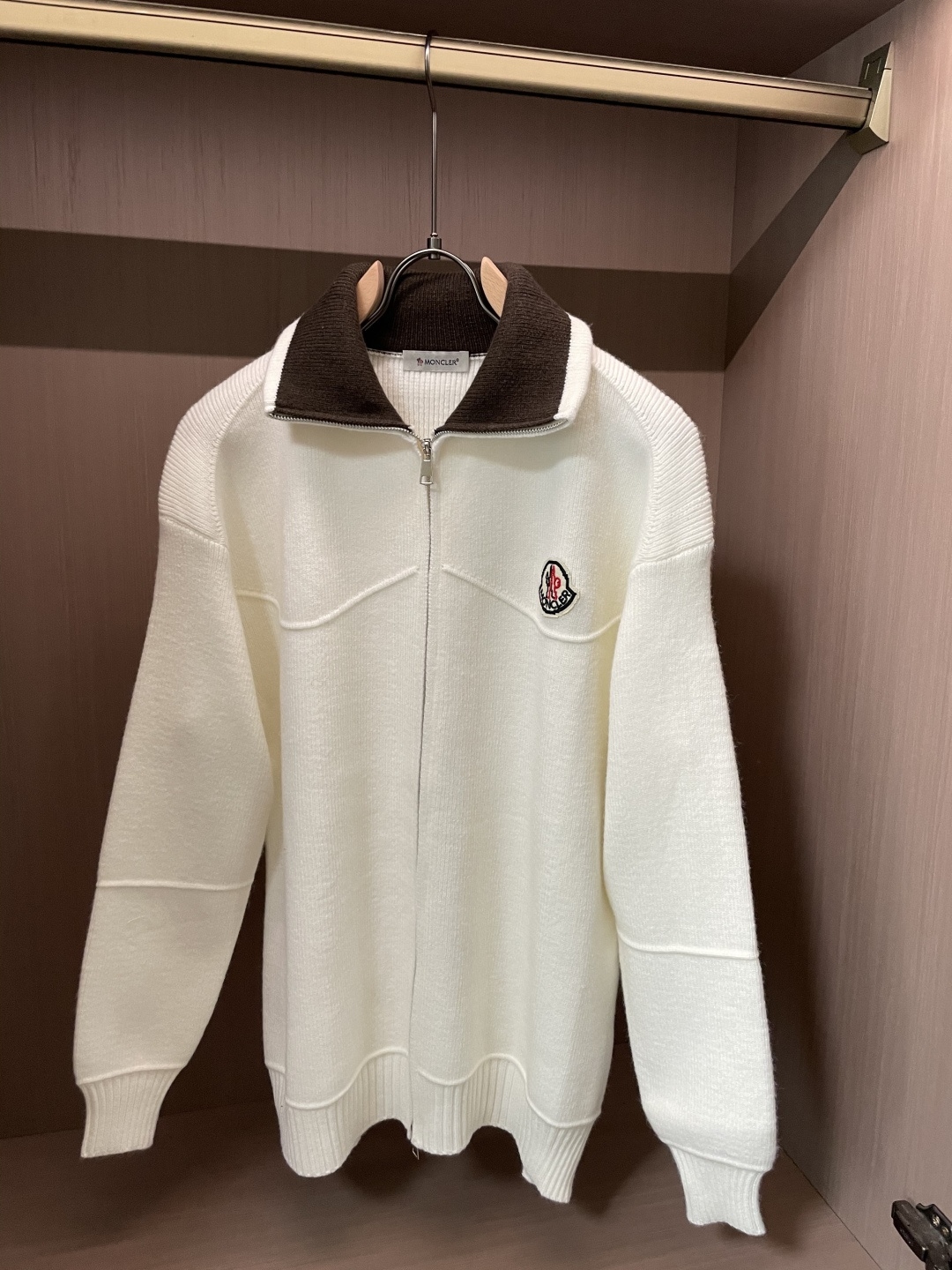 蒙口 新款开衫针织毛衣！经典永不过时！外观简洁干净，秋日可以单穿，深冬最为内搭！定制进口高支数羊毛混纺面