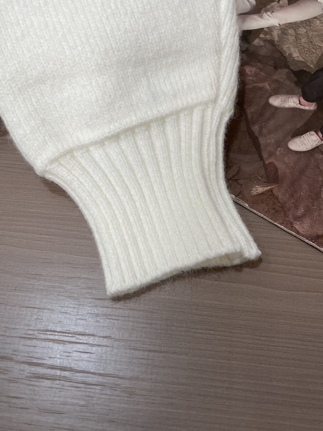 蒙口 新款开衫针织毛衣！经典永不过时！外观简洁干净，秋日可以单穿，深冬最为内搭！定制进口高支数羊毛混纺面