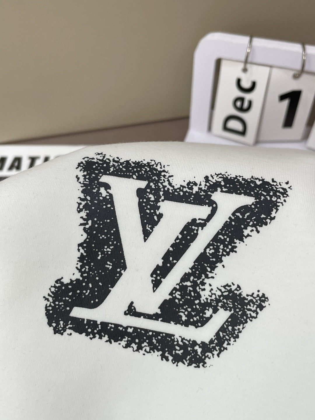 Lv 圆领套头卫衣；经典套头男女同款，简约大气系列单品，低调奢华大气百搭款！卫衣选用客供100%高克重棉