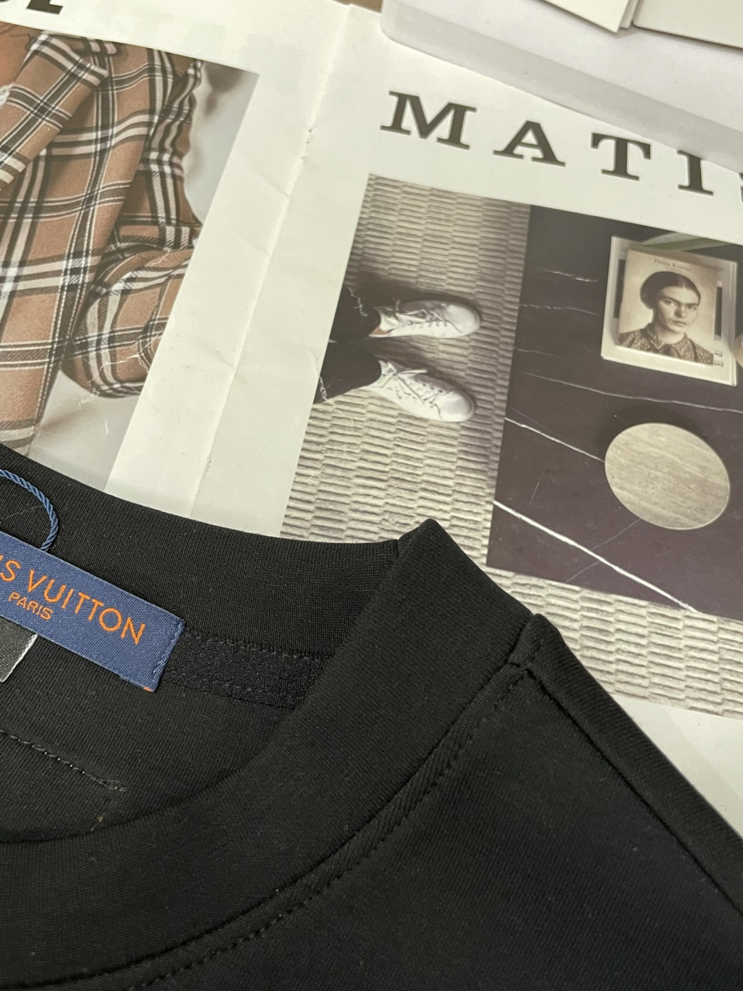 Lv 圆领套头卫衣；经典套头男女同款，简约大气系列单品，低调奢华大气百搭款！卫衣选用客供100%高克重棉