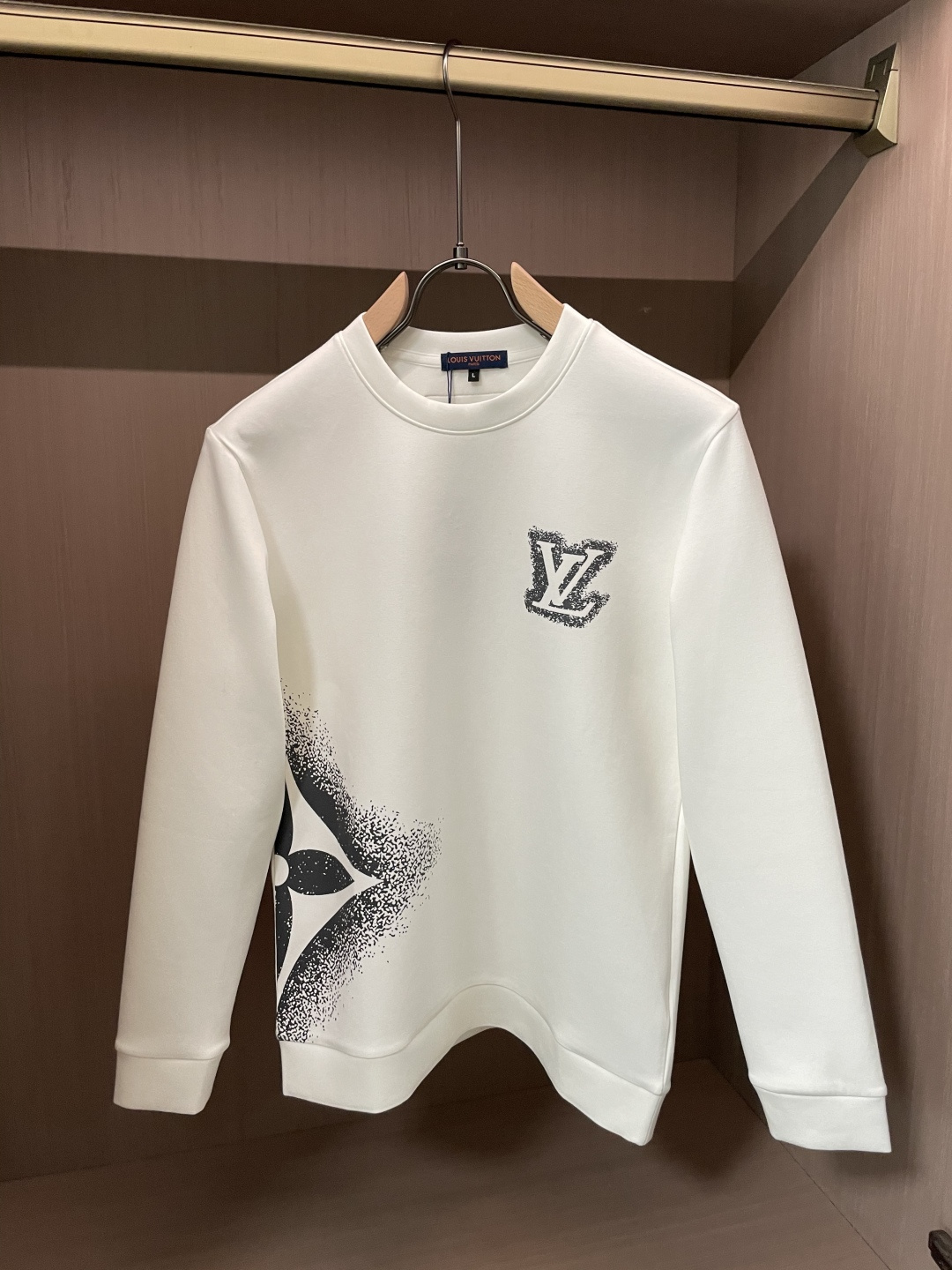 Lv 圆领套头卫衣；经典套头男女同款，简约大气系列单品，低调奢华大气百搭款！卫衣选用客供100%高克重棉