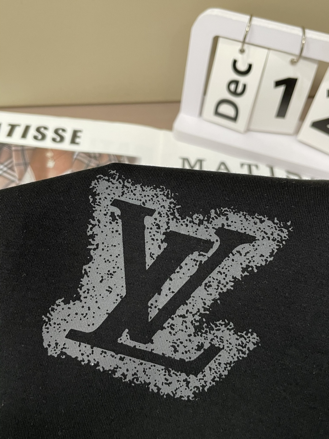 Lv 圆领套头卫衣；经典套头男女同款，简约大气系列单品，低调奢华大气百搭款！卫衣选用客供100%高克重棉