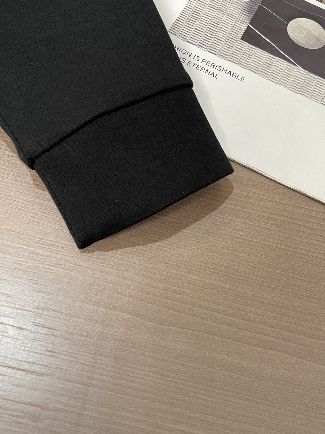 Lv 圆领套头卫衣；经典套头男女同款，简约大气系列单品，低调奢华大气百搭款！卫衣选用客供100%高克重棉