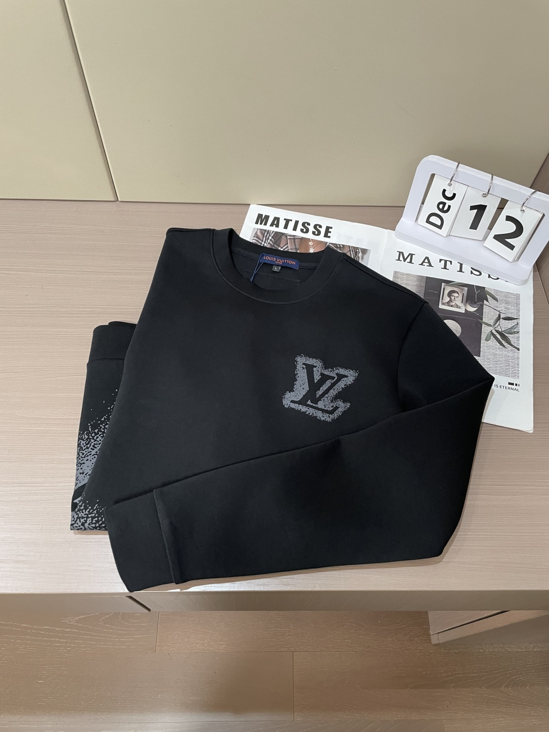 Lv 圆领套头卫衣；经典套头男女同款，简约大气系列单品，低调奢华大气百搭款！卫衣选用客供100%高克重棉